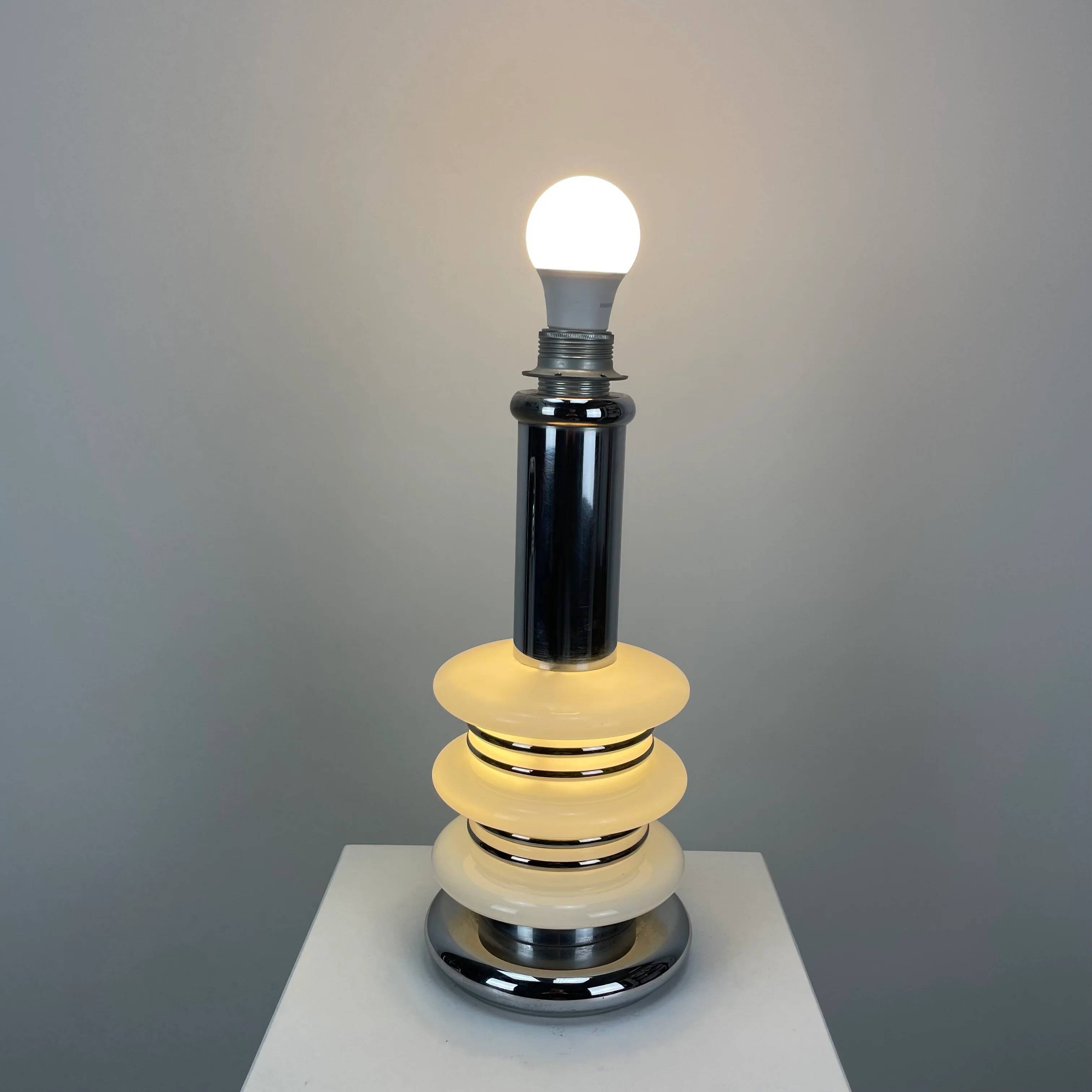 Lampe de table chrome et verre de sapce age par Hustadt Leuchten 1970