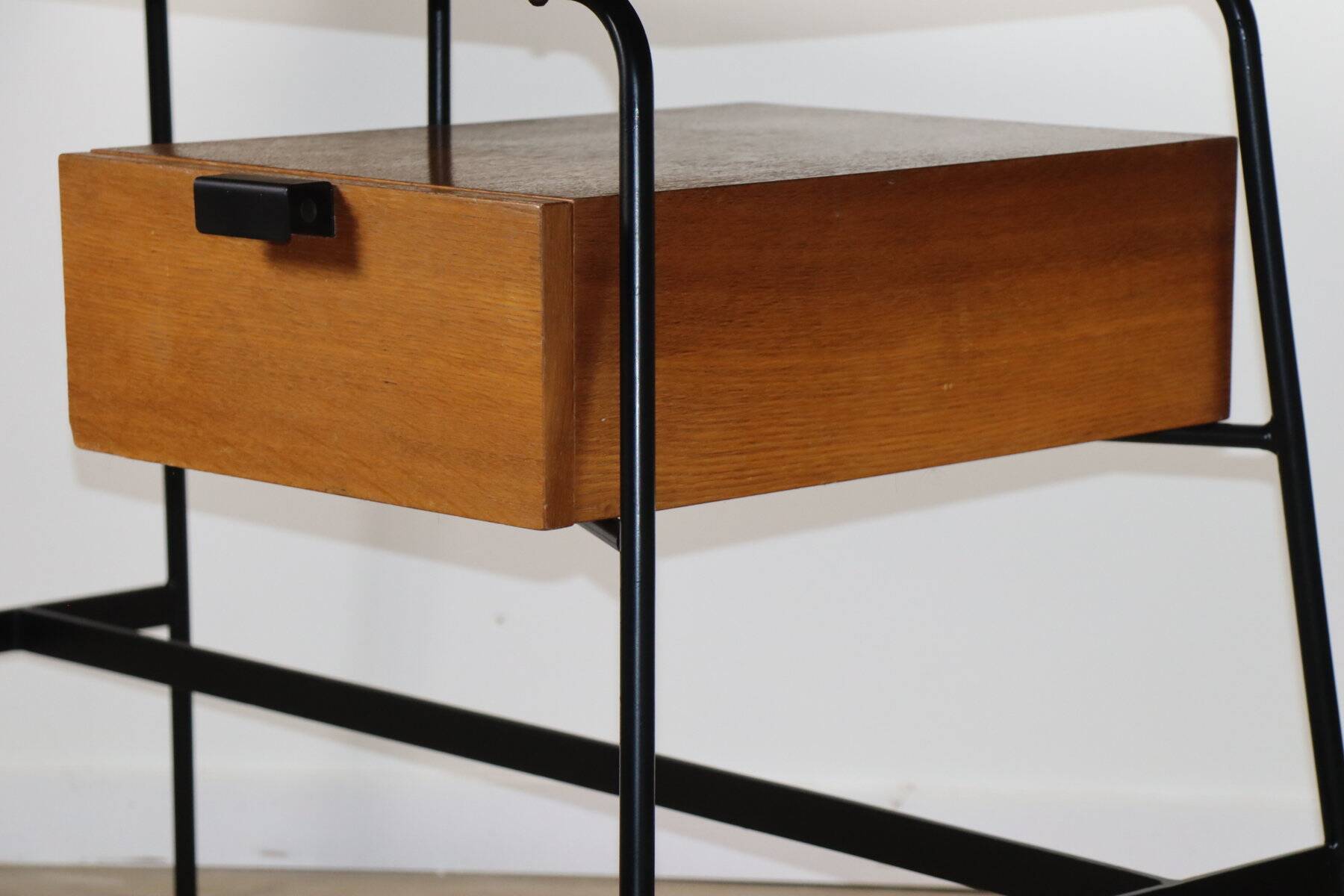 Bureau CM178 Pierre Paulin pour Thonet en chêne et métal noir – Années 1950