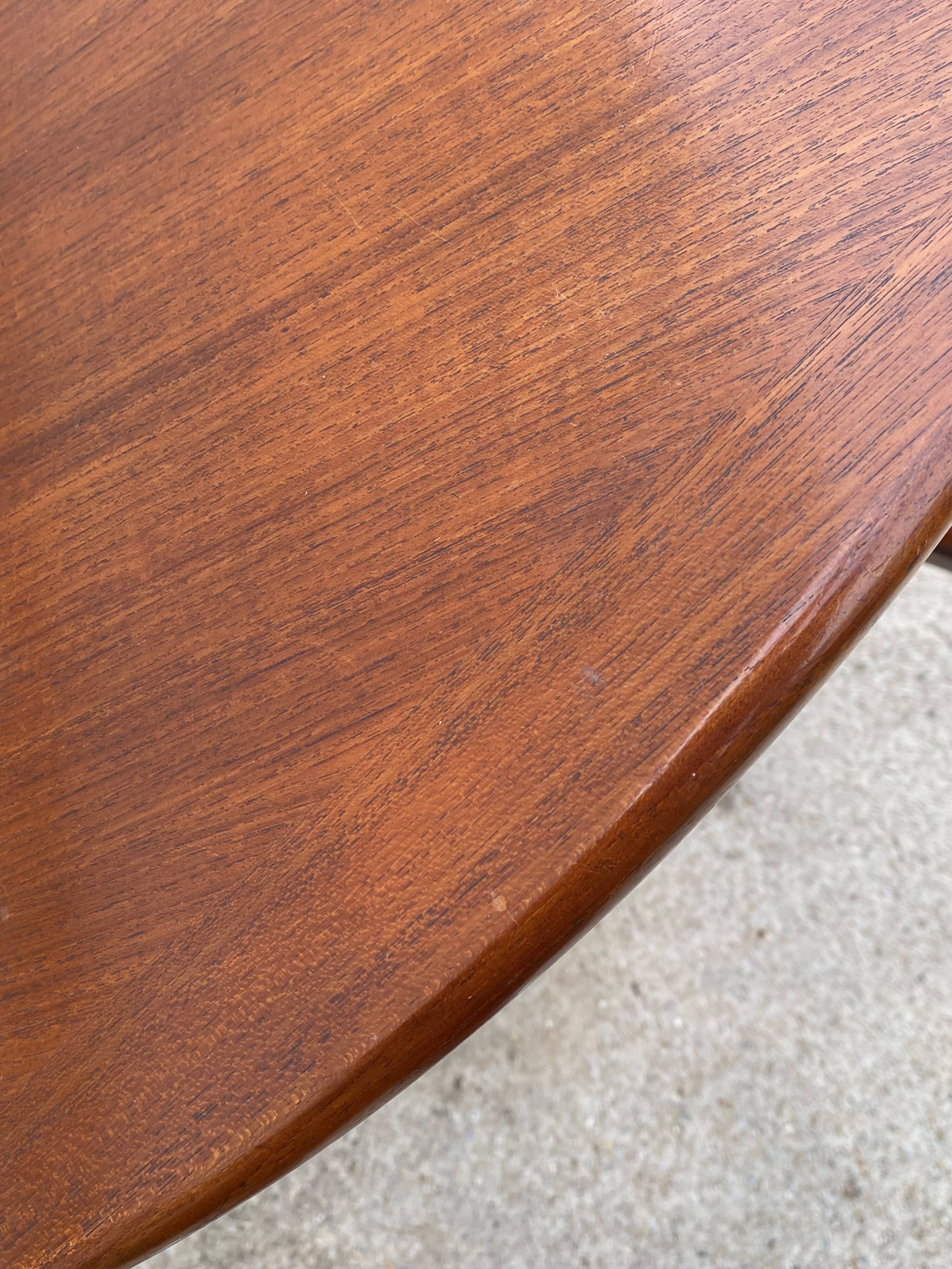Scandinavian extendable oval table in teak year 1960 NF