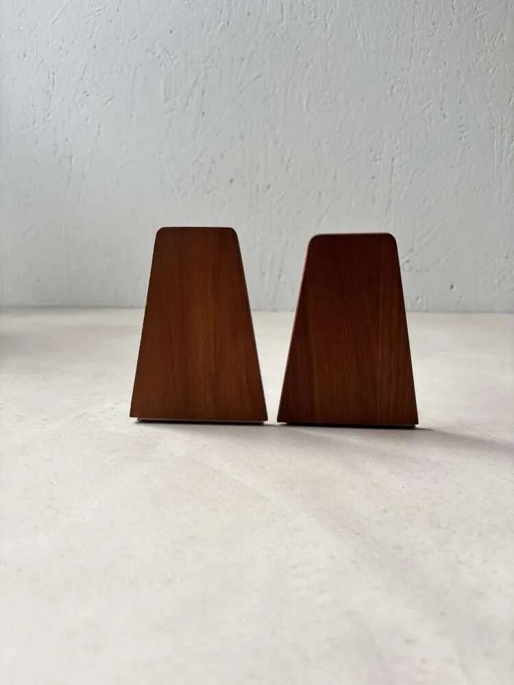 Kai Kristiansen bookends Feldballes Møbelfabrik in teak.