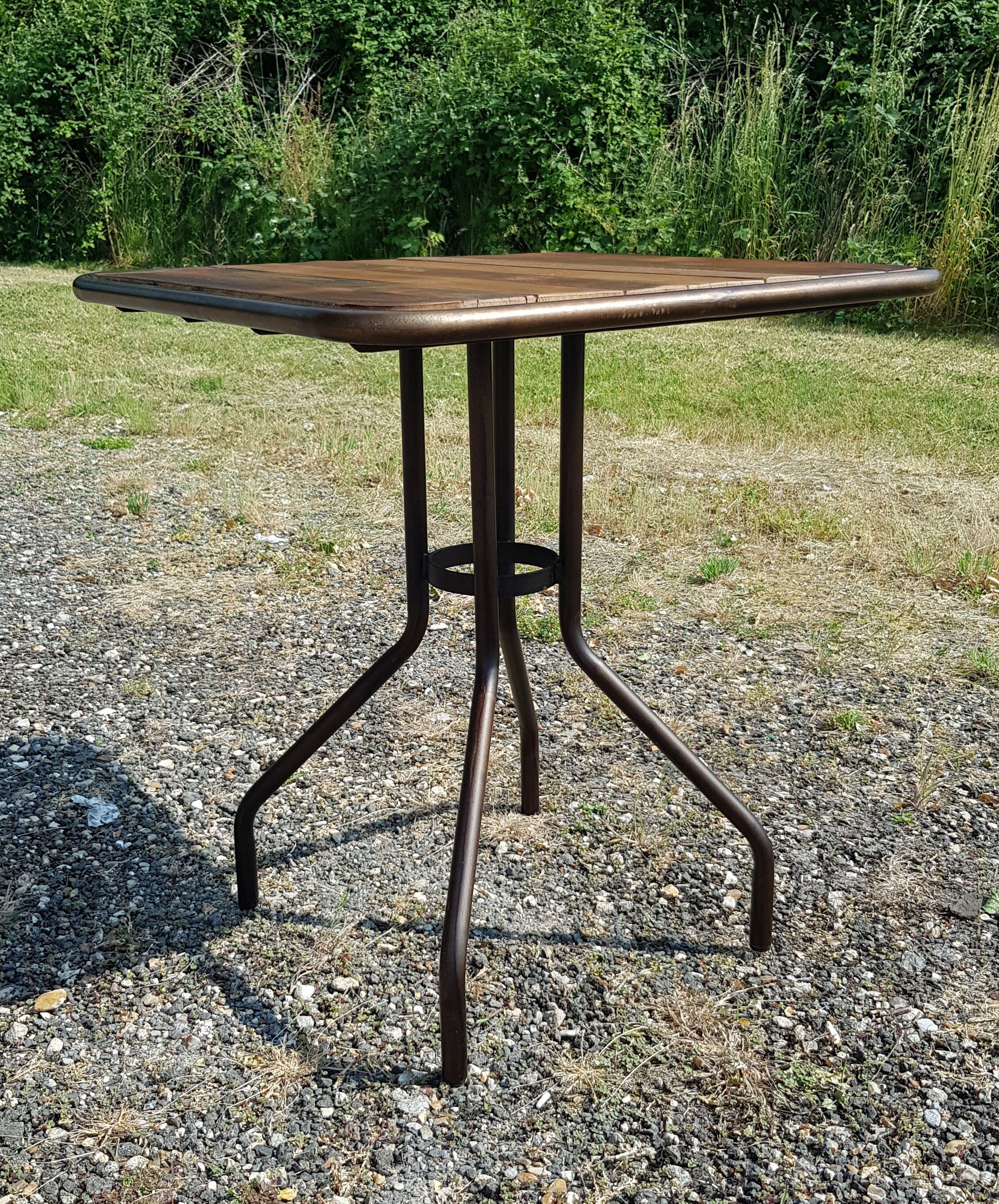 Bistro table in teak and wrought iron