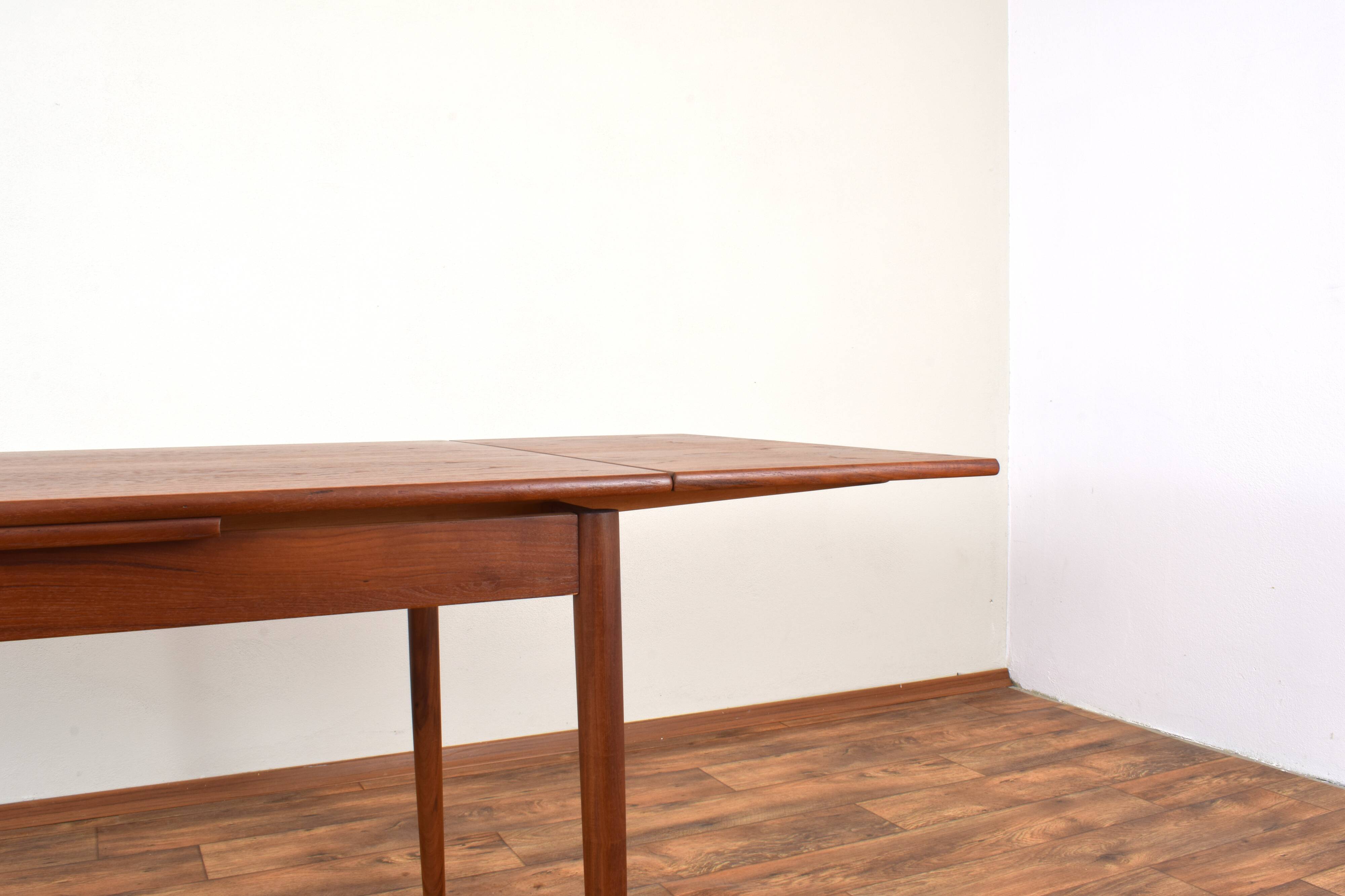 Mid-Century Danish Teak Extendable Dining Table, 1960s.
