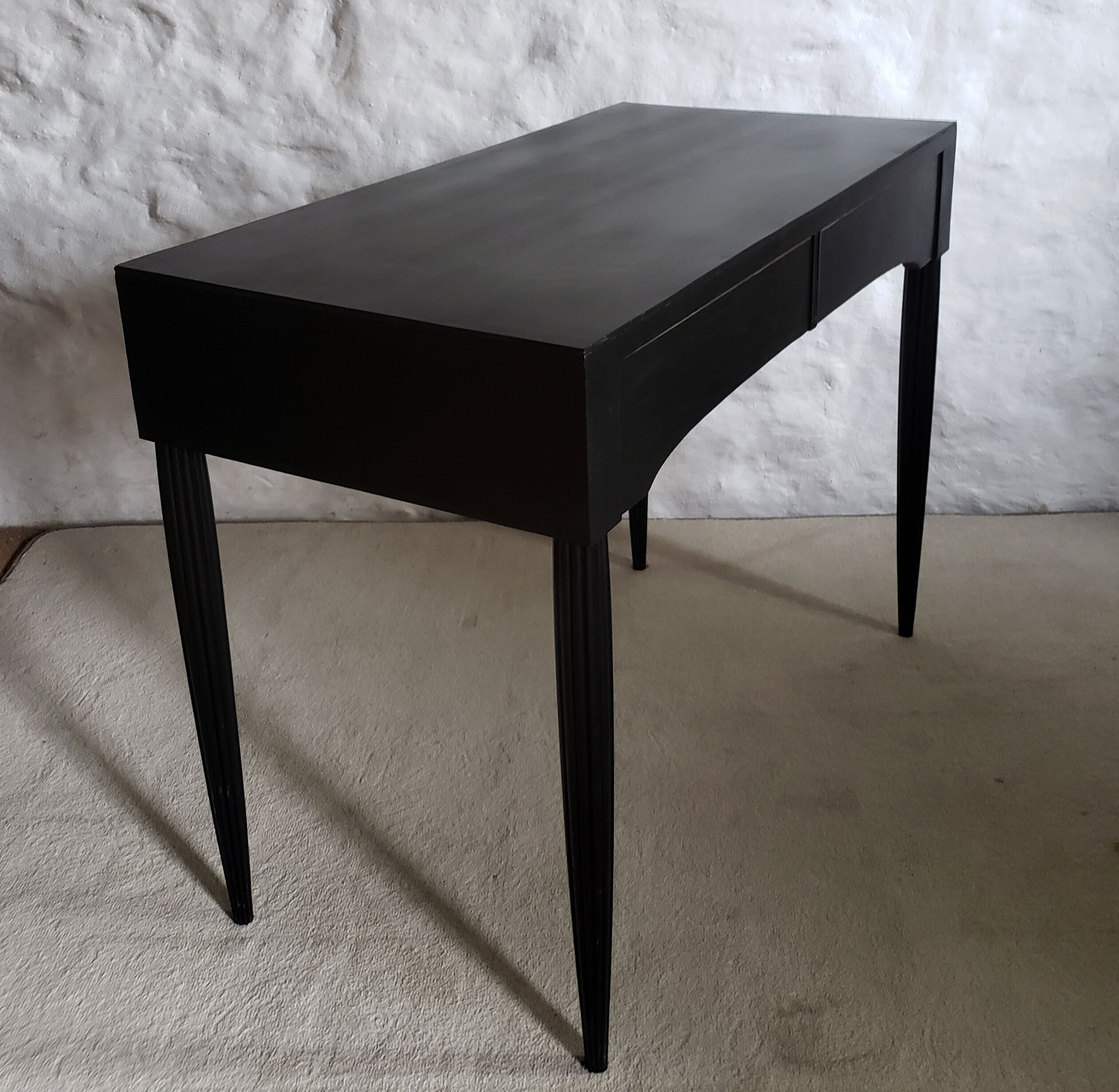 Black art-deco desk