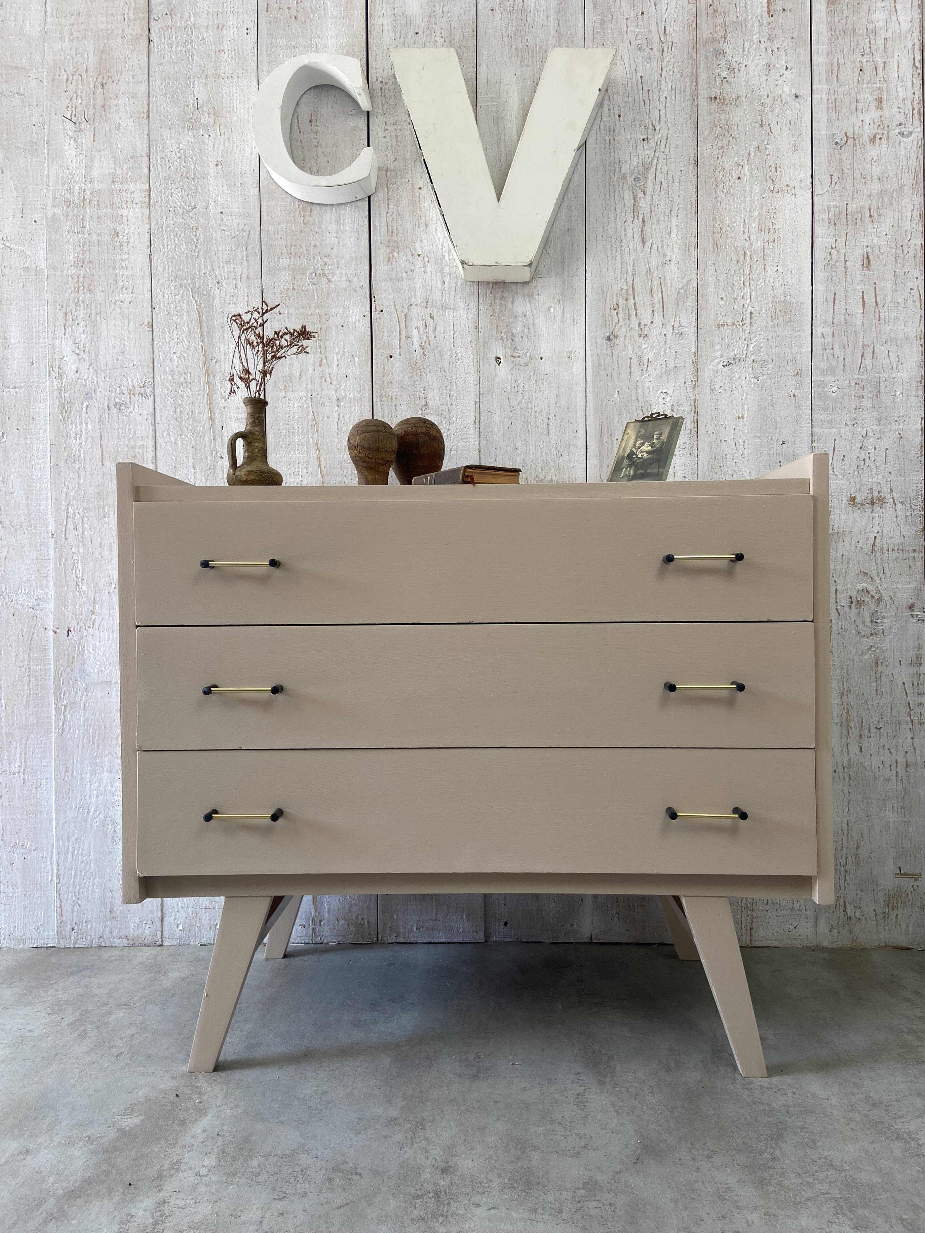Vintage chest of drawers