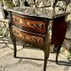Petite commode sauteuse de style Louis XV .