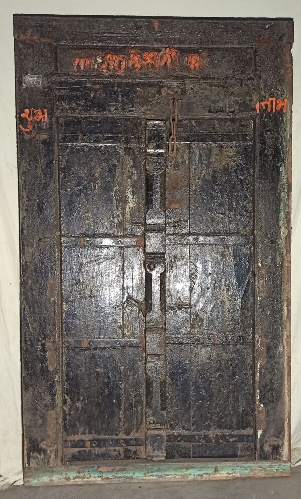 Porte ancienne en bois avec cadre