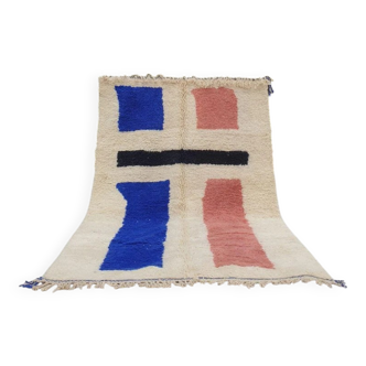 Large Moroccan rug made of natural wool, dimensions 250x150 cm, handmade.