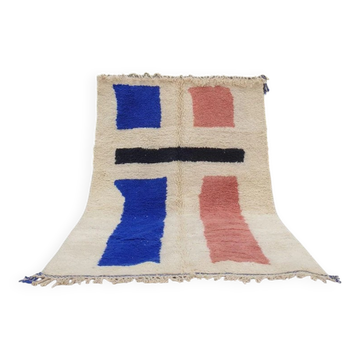 Large Moroccan rug made of natural wool, dimensions 250x150 cm, handmade.