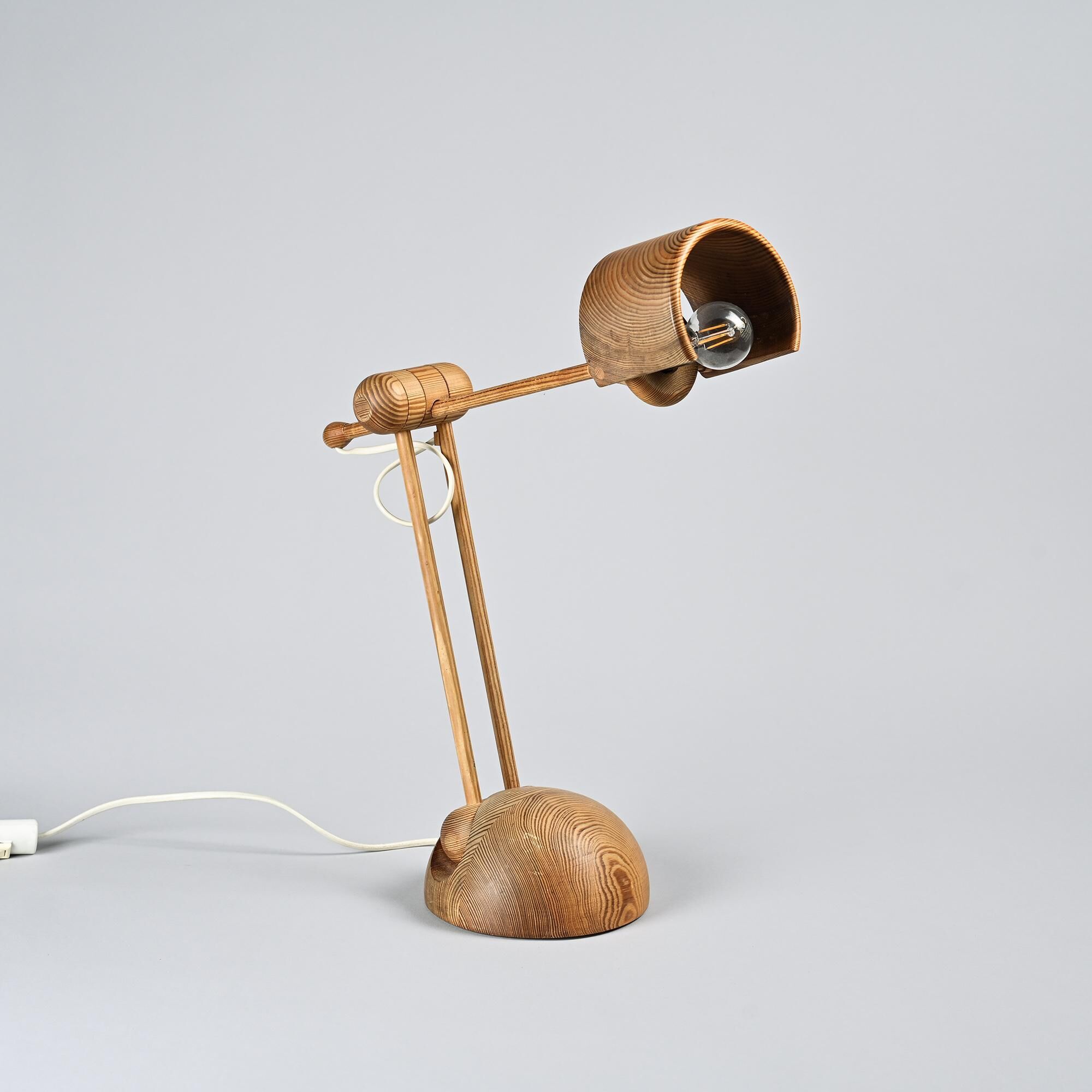 Turned wooden desk lamp, Swiss craftsmanship, circa 1970.
