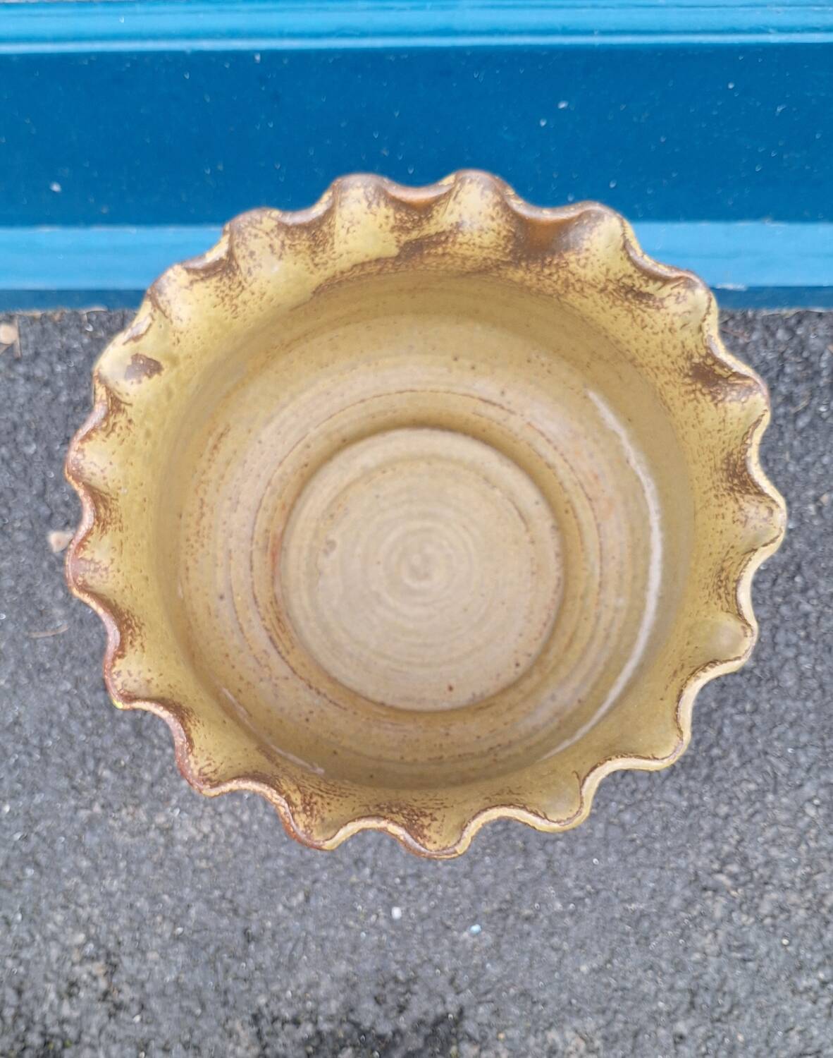 Large ceramic pot cover from Quimper Keraluc