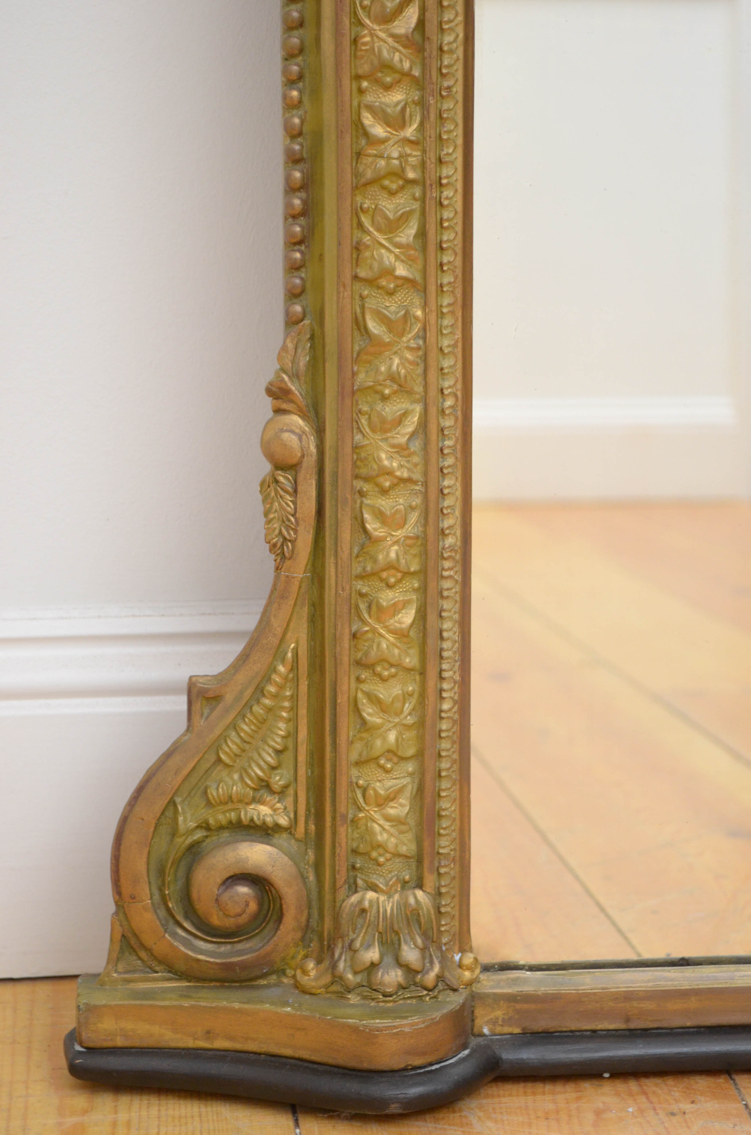 Victorian giltwood wall mirror - 112x121cm