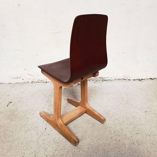 8 chaises d'école plywood