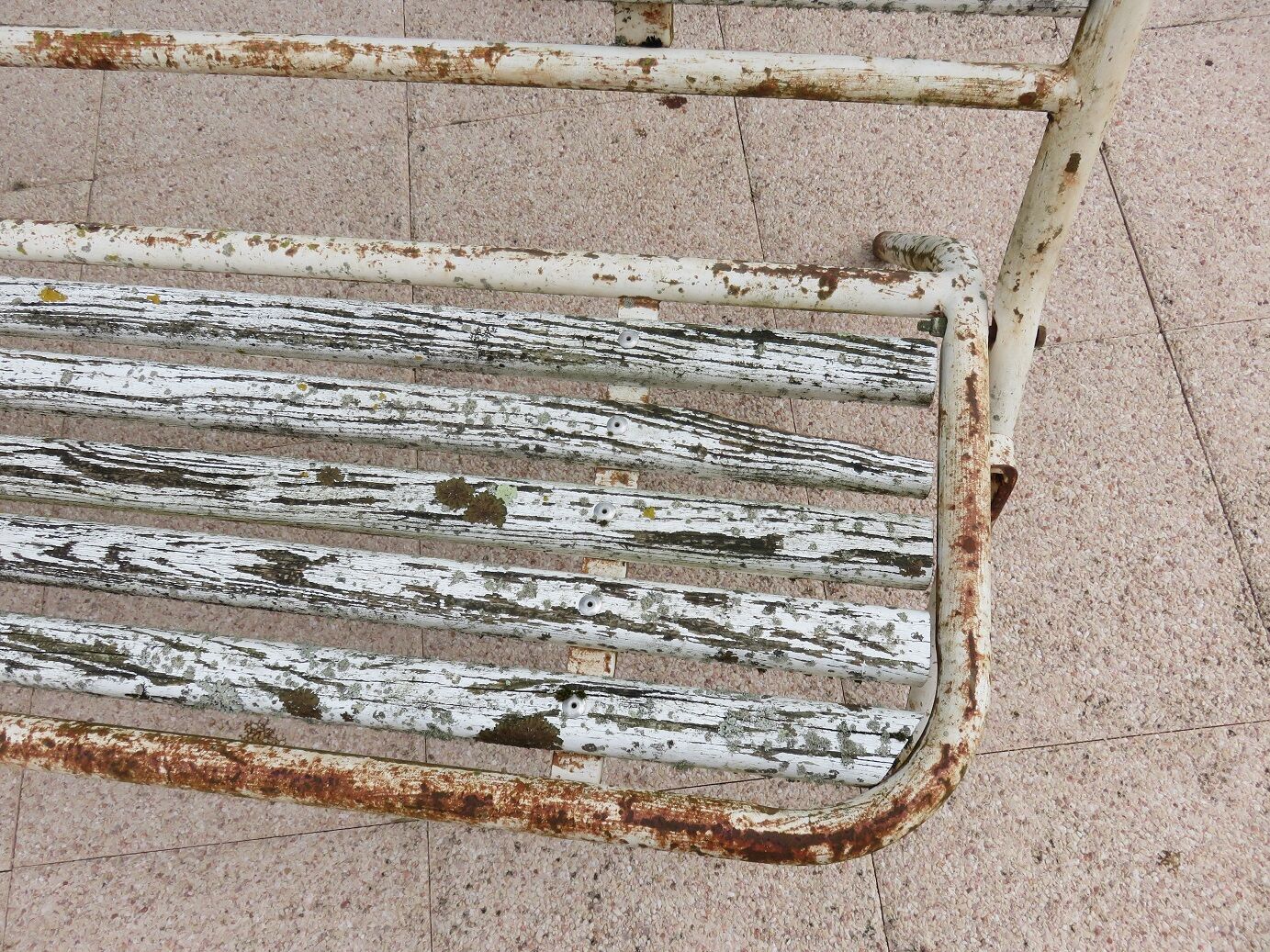 Folding garden bench