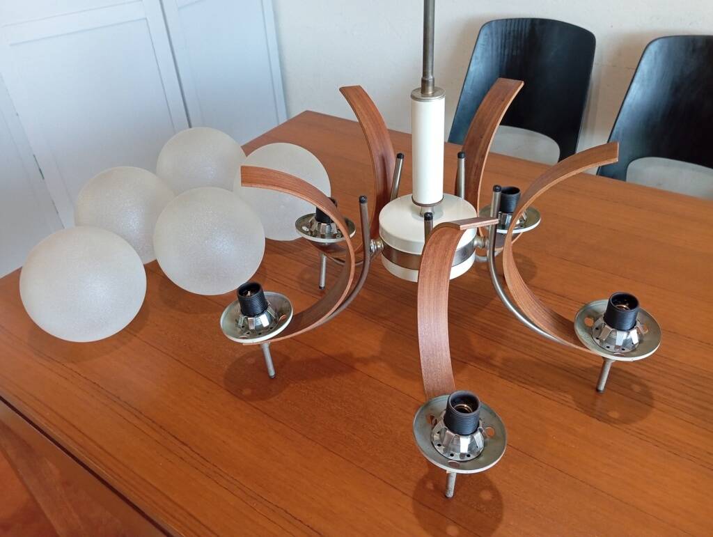 Scandinavian suspension in teak, glass, and metal.