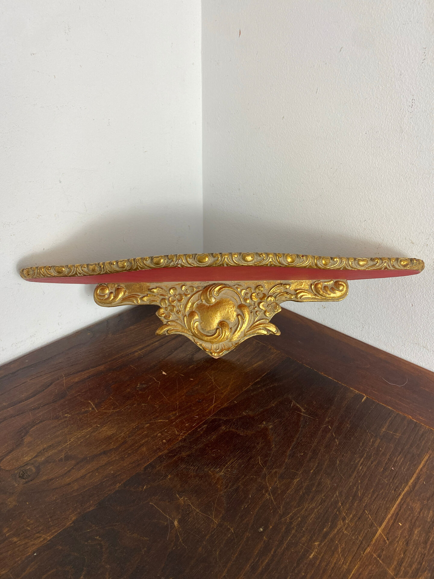 Console murale de style baroque en bois doré