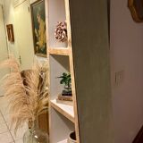 Asymmetrical shelf