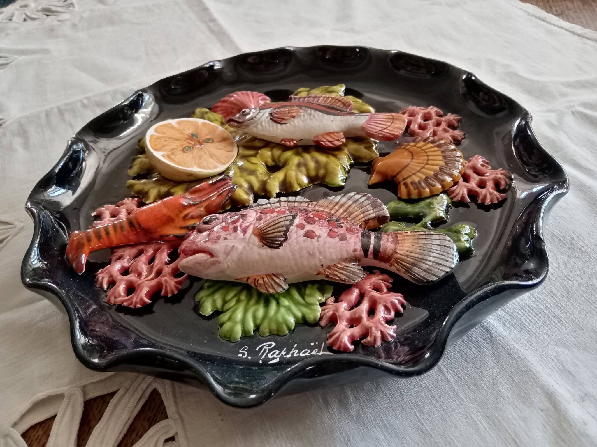 Decorative plate of fish barbotine Vallauris