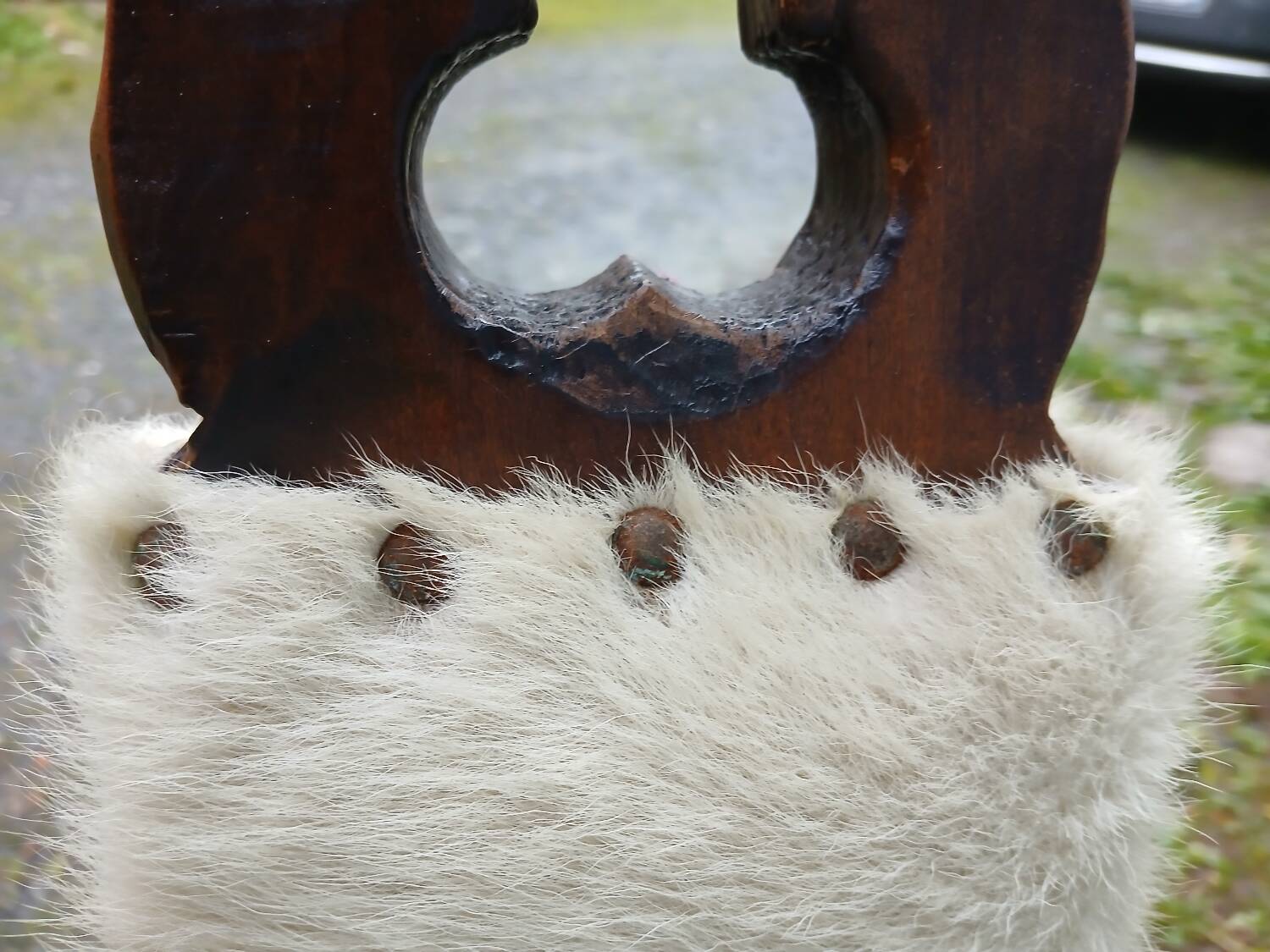 Tripod chair/stool in wood and goatskin