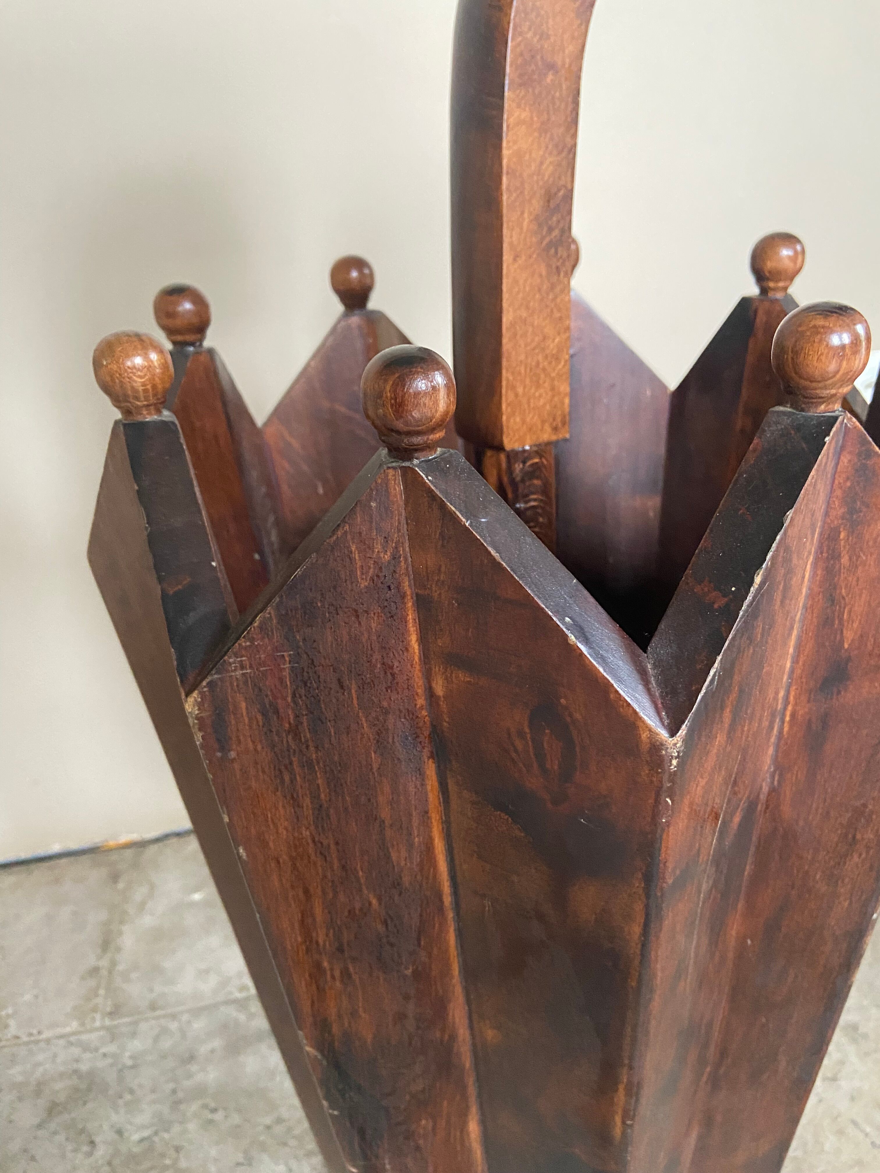Wooden umbrella holder 30-40s umbrella design