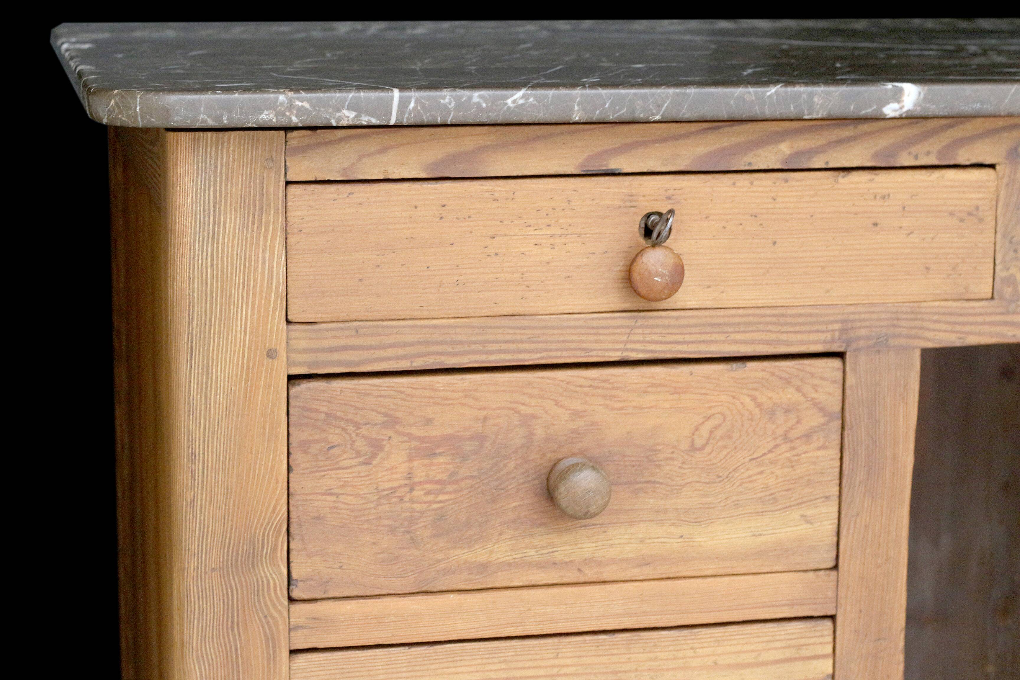 Exceptional pharmacy counter in solid pine and marble (19th century).