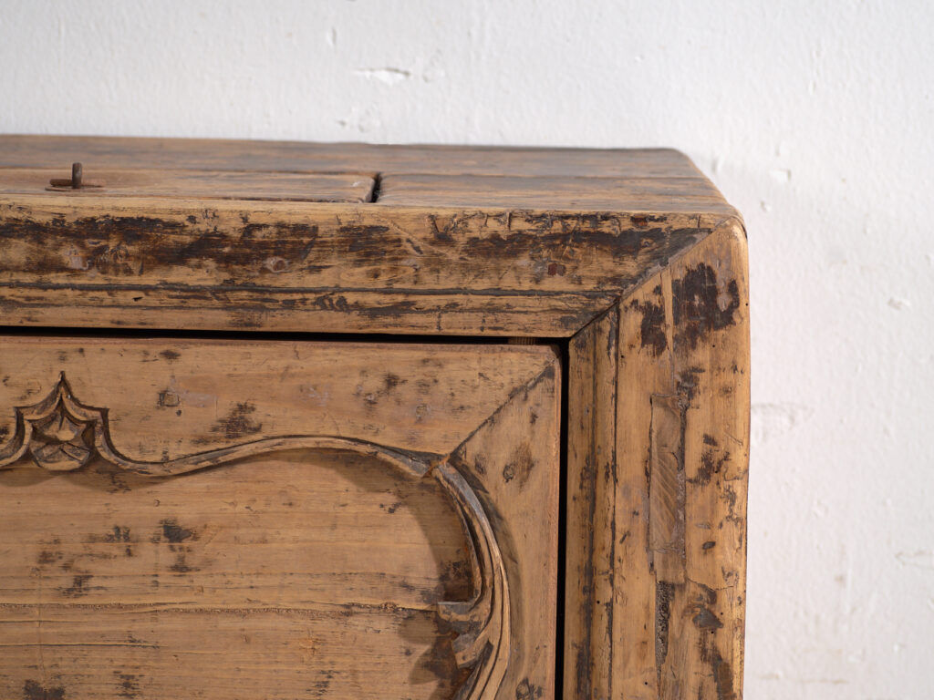Low Shanxi cabinet in elm with carved door – China, circa 1930