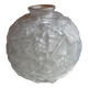 Vase boule en verre moulé art déco