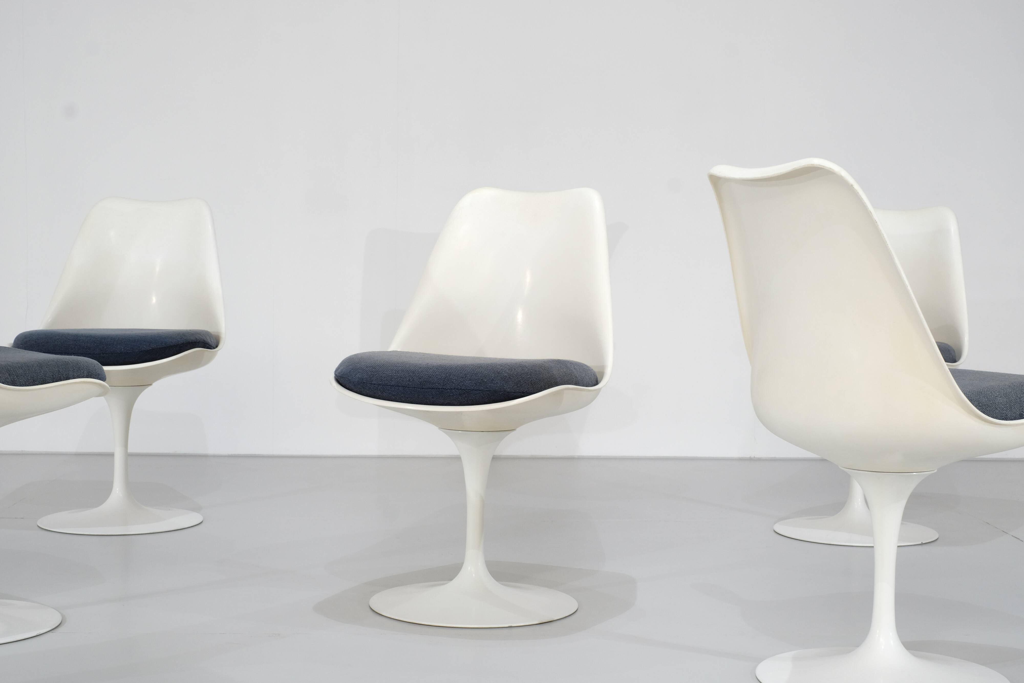 Set of "Tulip" chairs designed by Eero Saarinen for Knoll International.