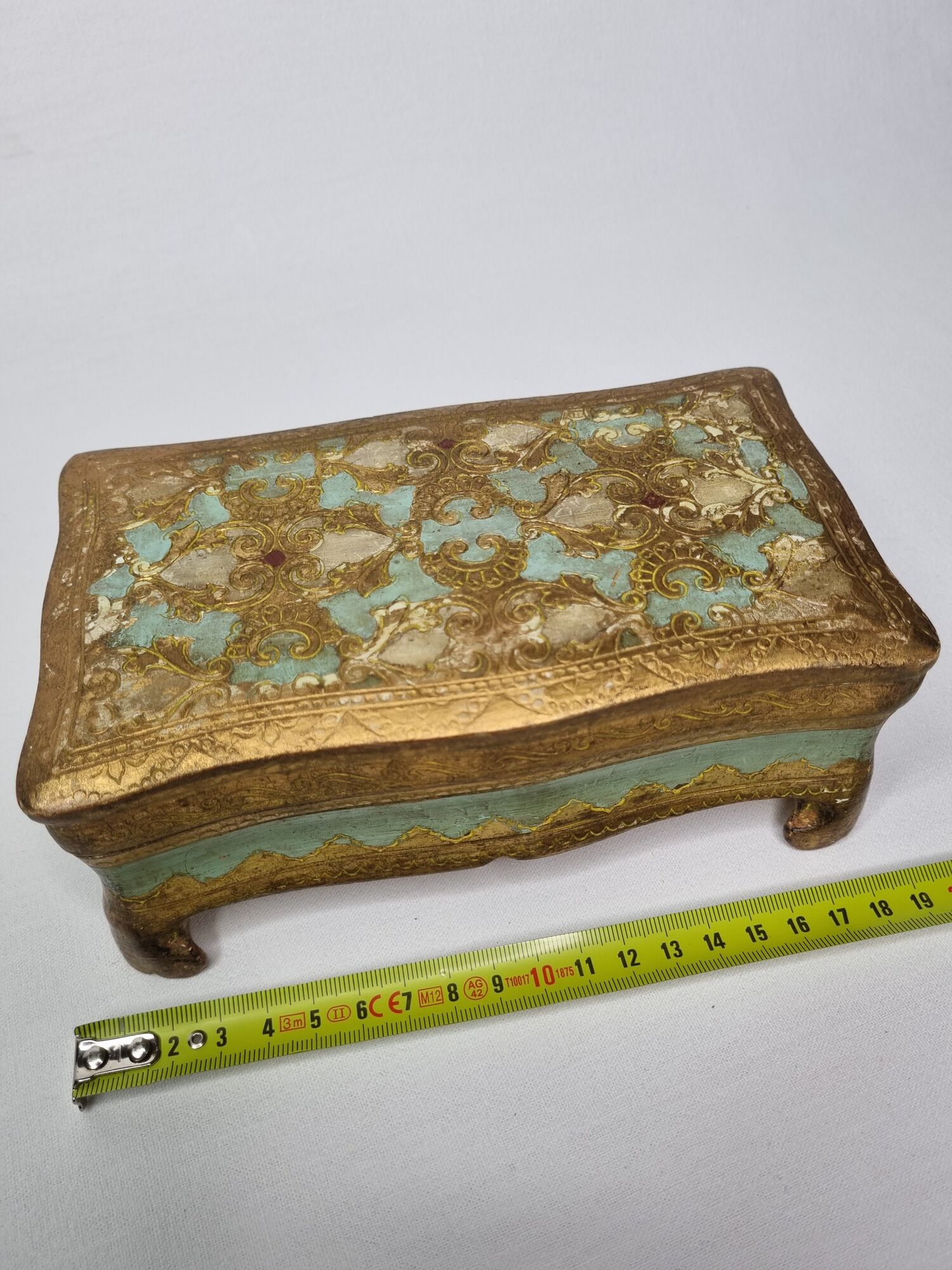 Florentine jewelry box, on gilded wooden feet made in Italy