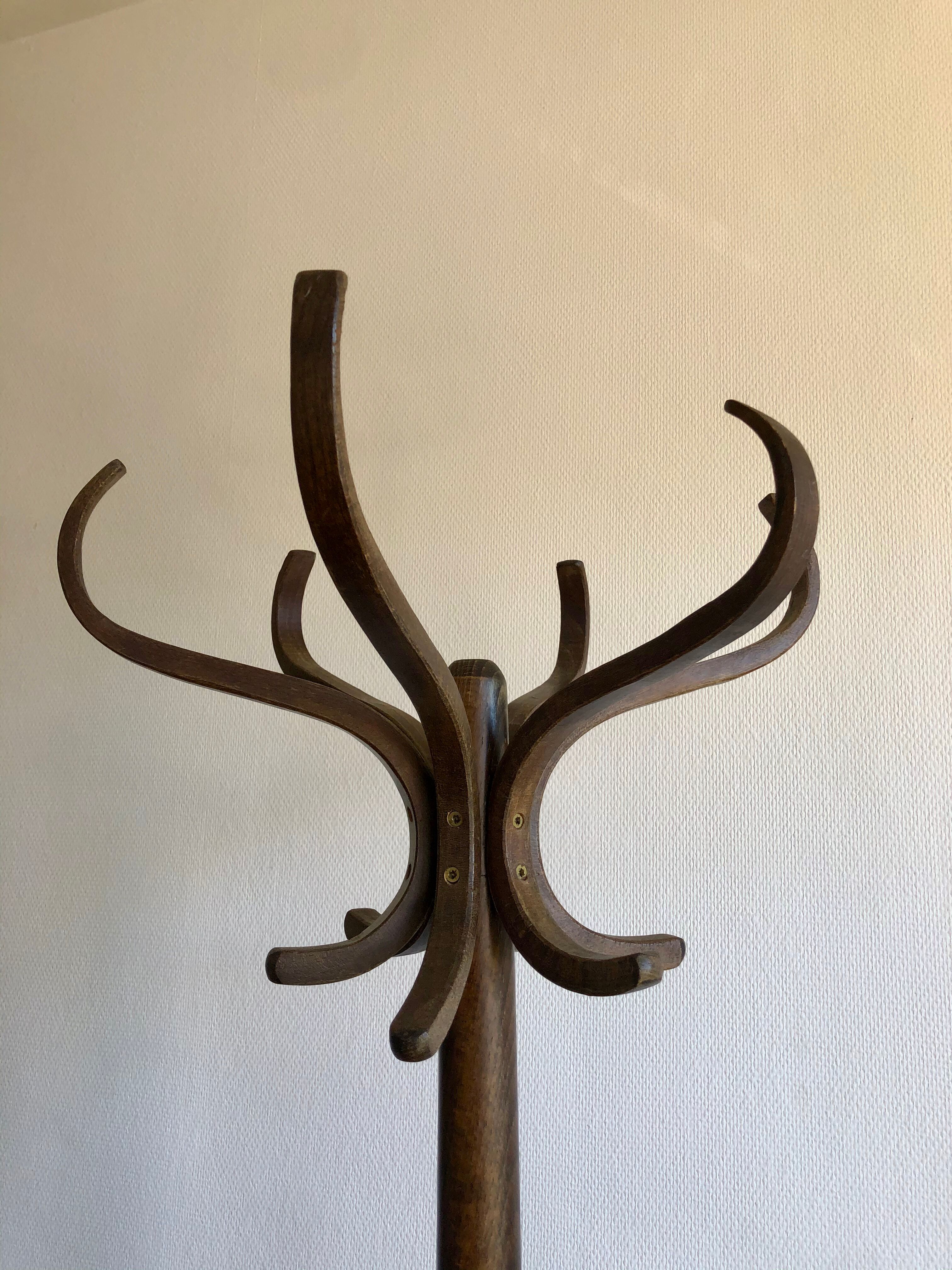 Baumann bistro parrot coat holder