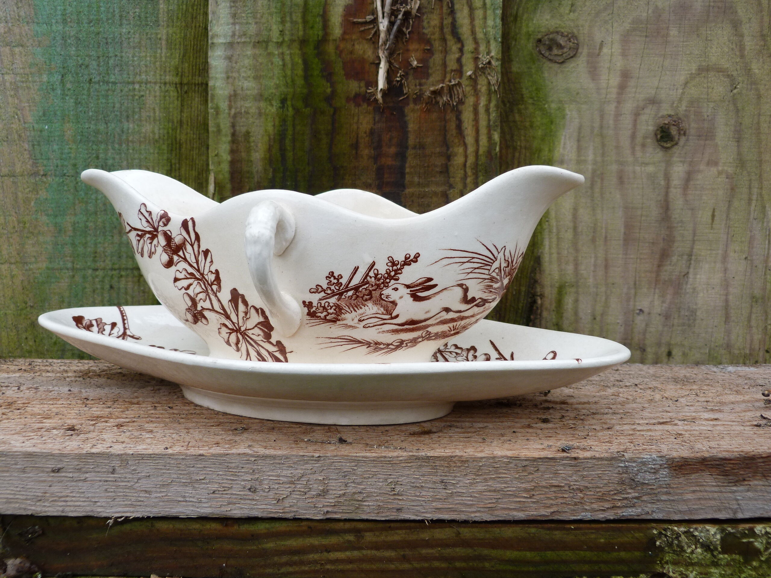 Saucière Terre de fer motif hunting