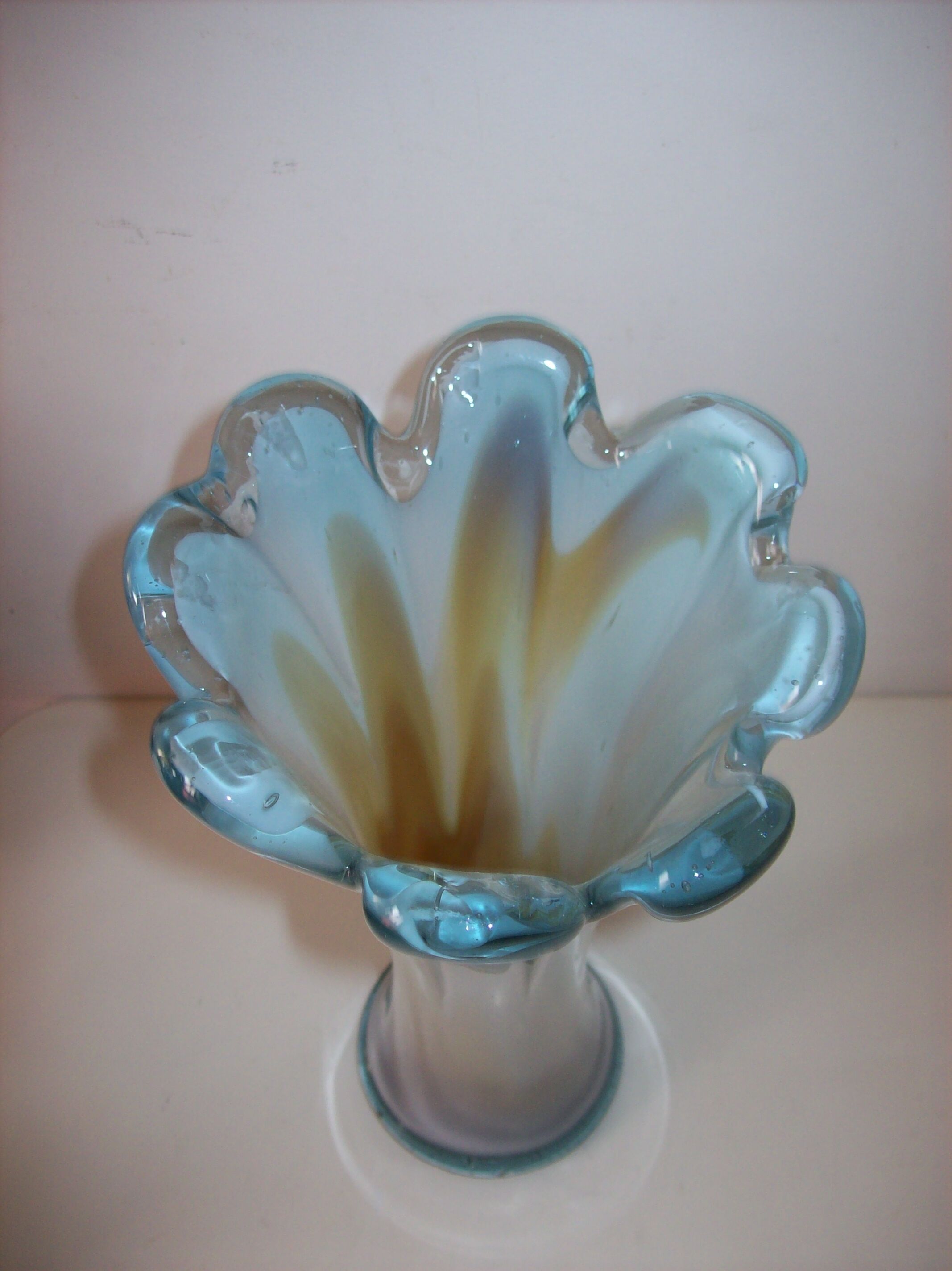 Vase vintage soufflé a la bouche