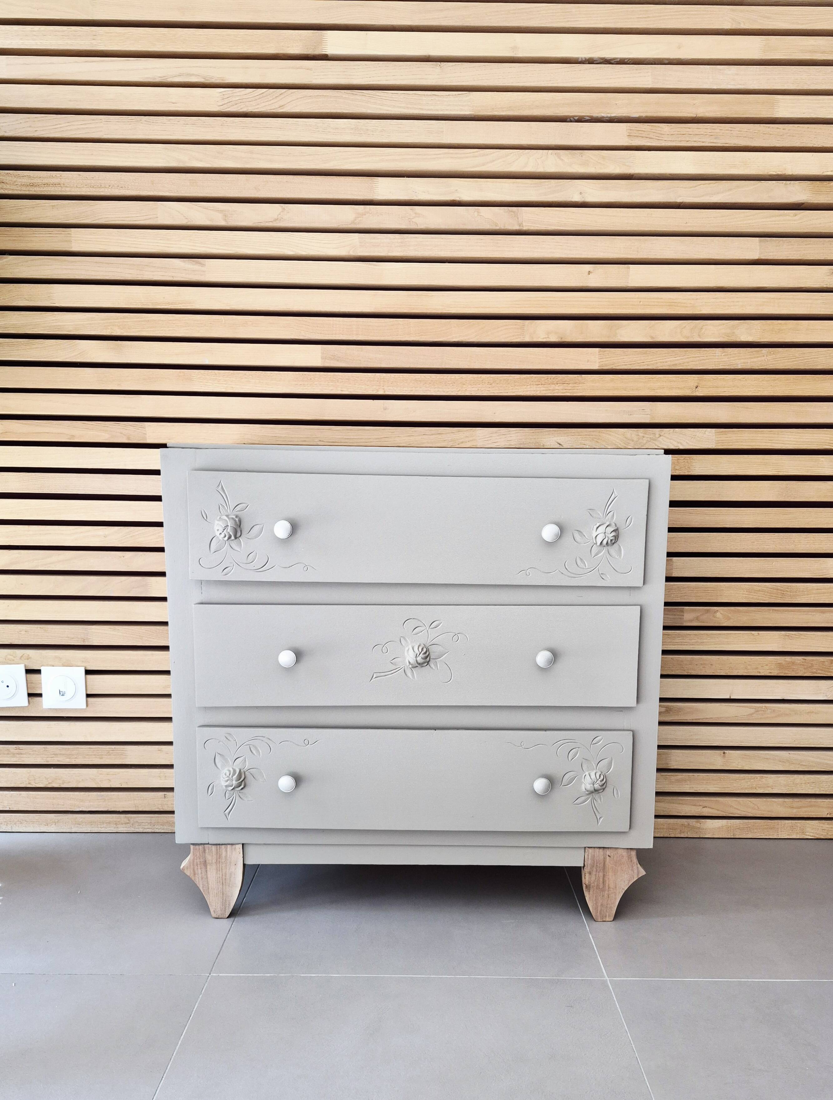 Art Deco chest of drawers