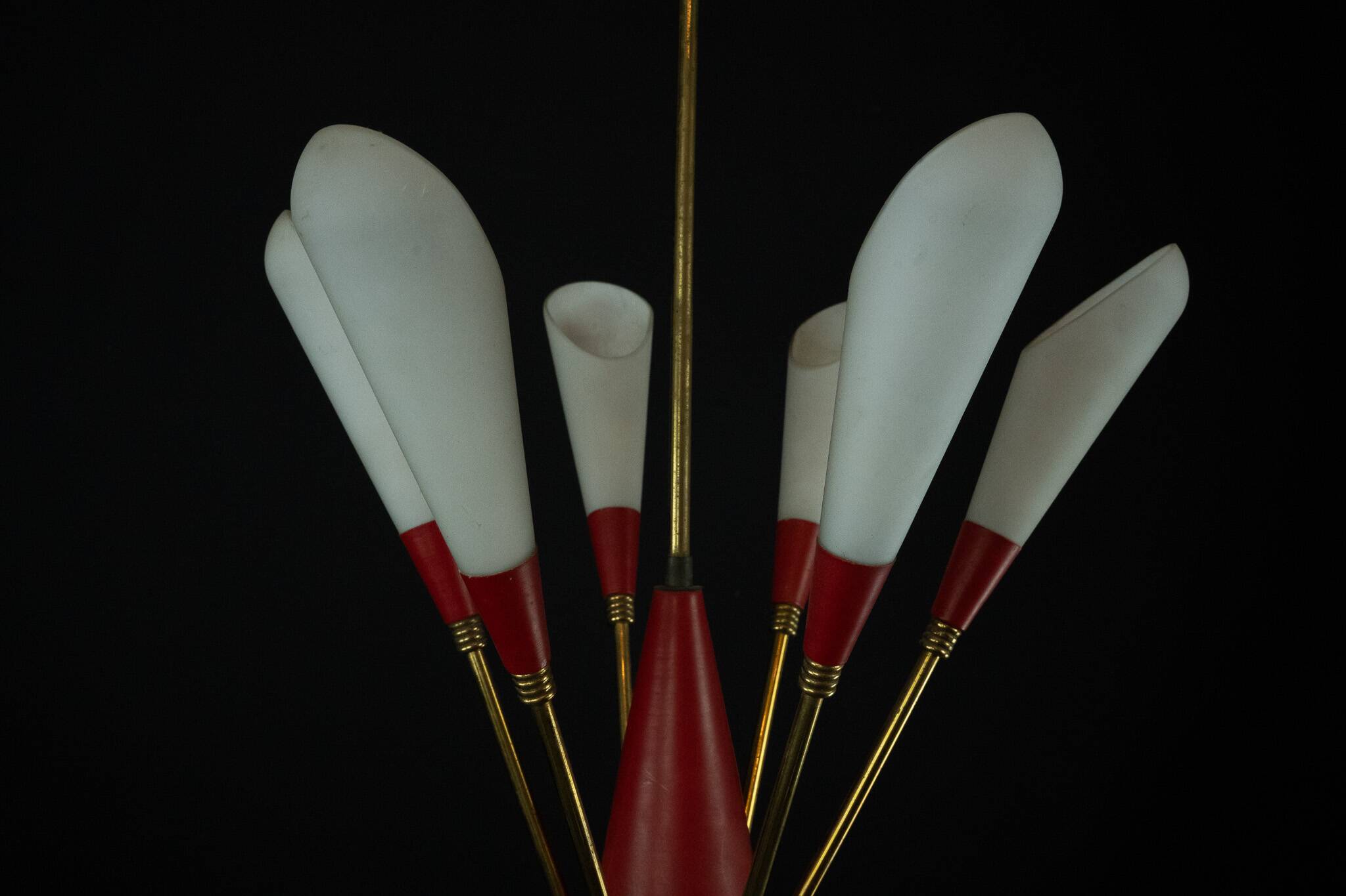 Mid-Century 12 lights chandelier in the manner of Stilnovo. Italy 1950s