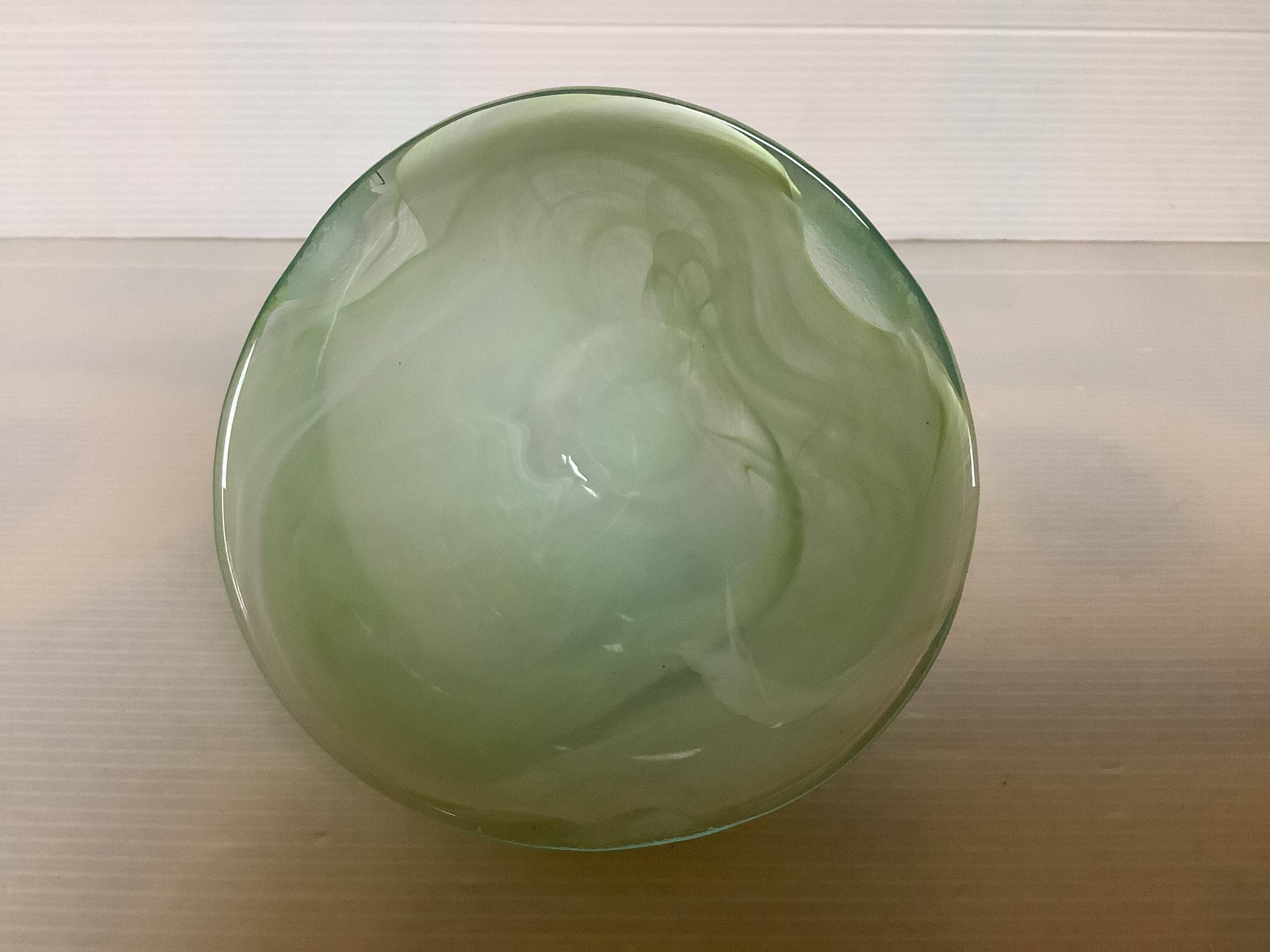 Asymmetrical glass paste ring holder