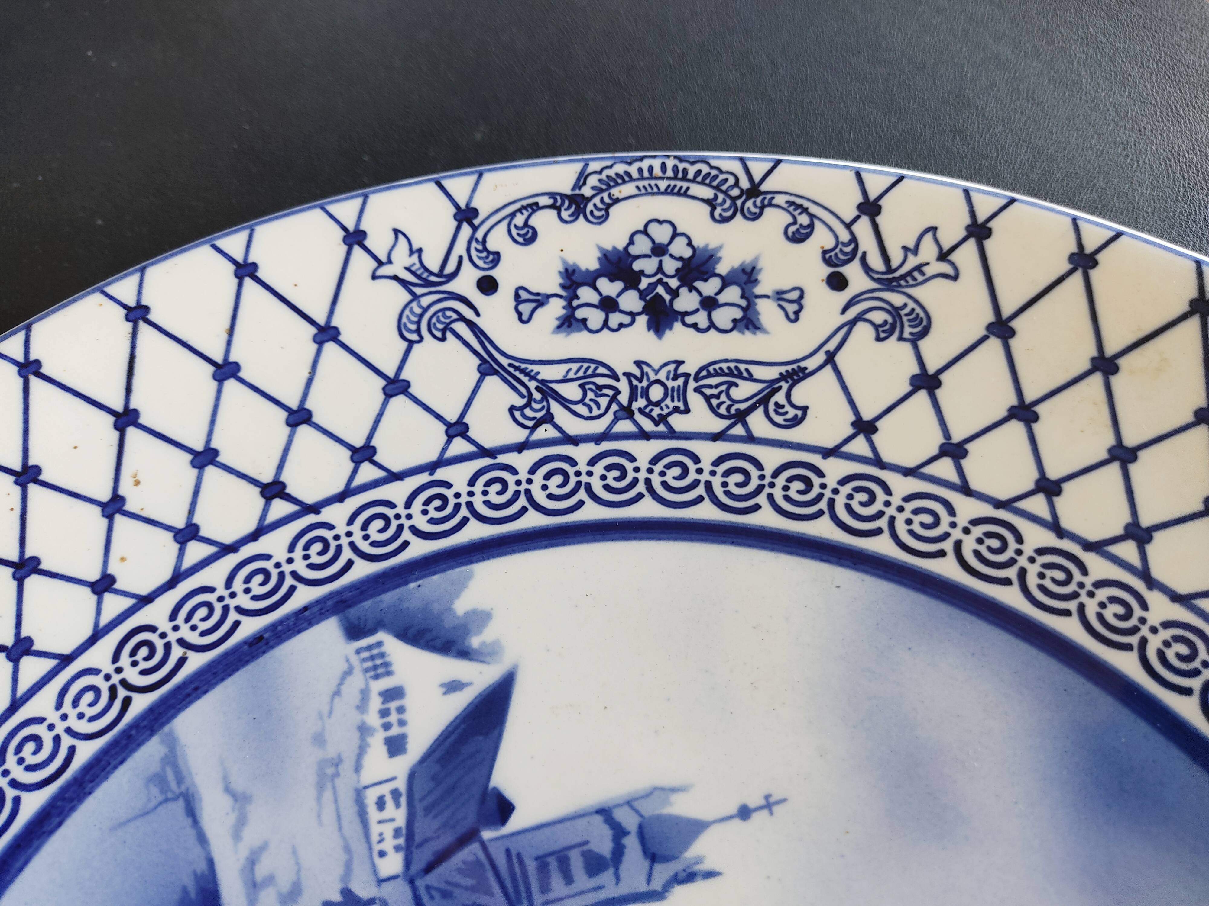 Delft boat décor dish