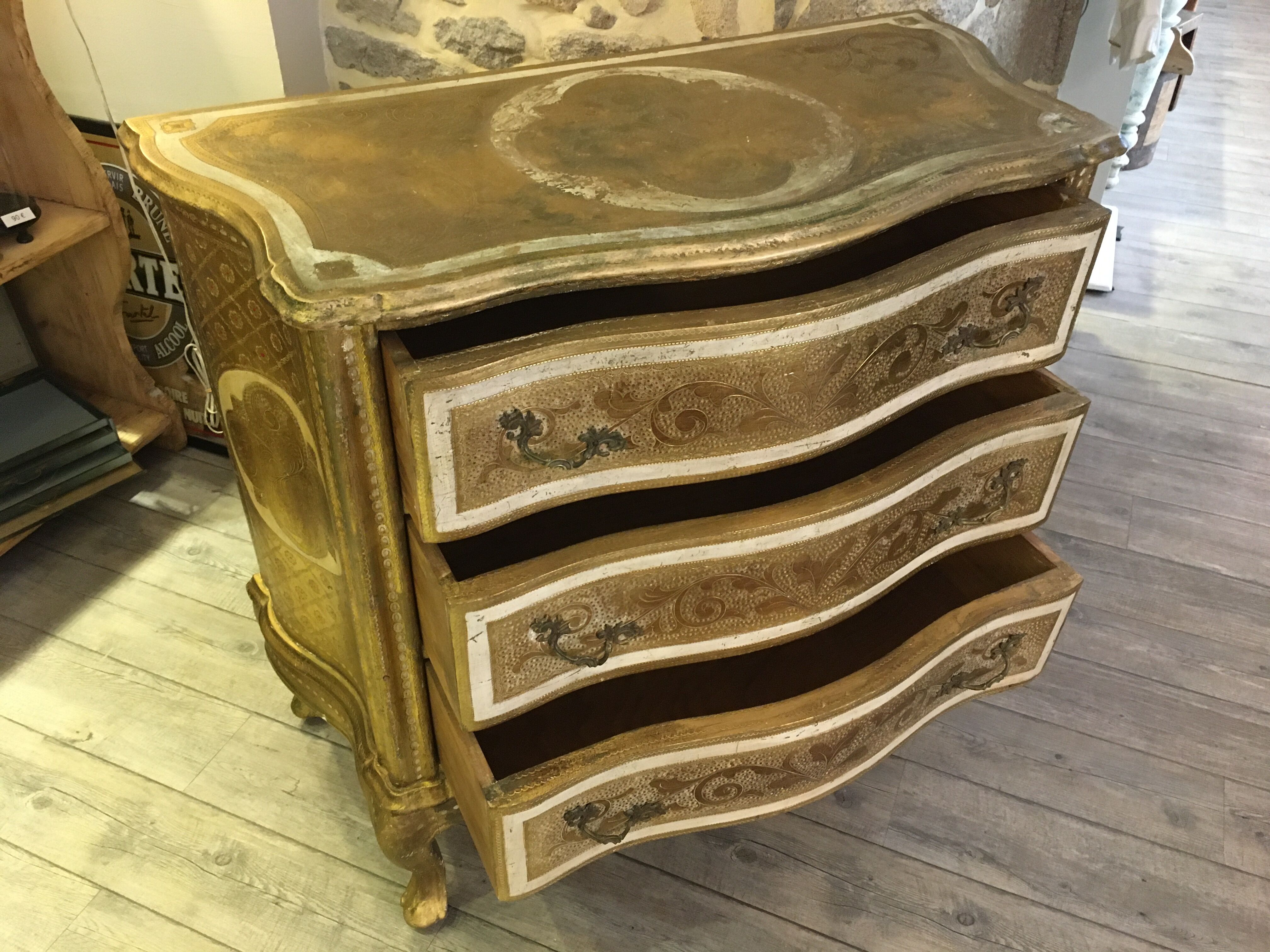 Venetian style commodity