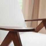Fauteuil en tissu bouclette blanc et bois, milieu XXème