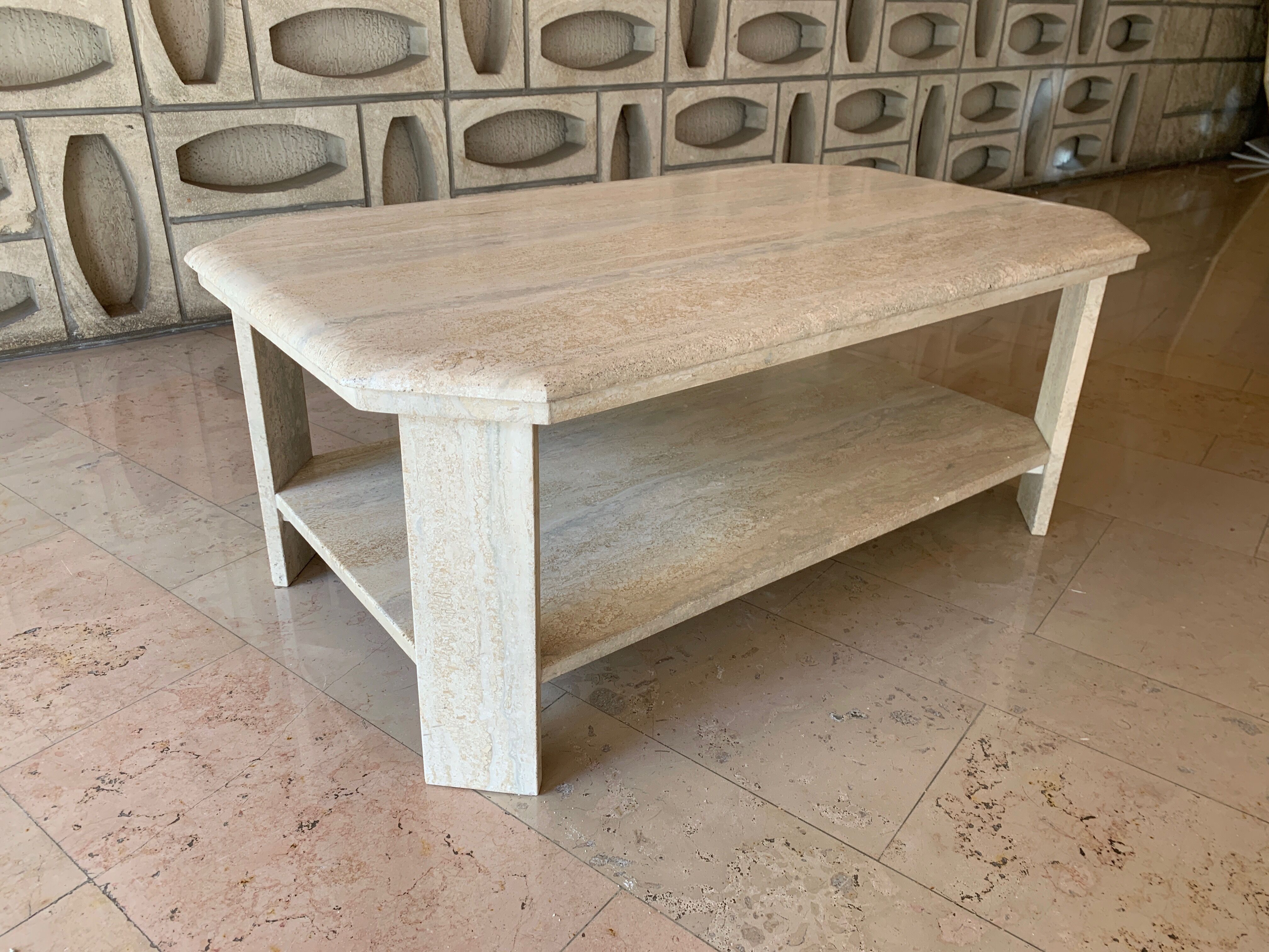 Table en travertin. création originale. année 1968