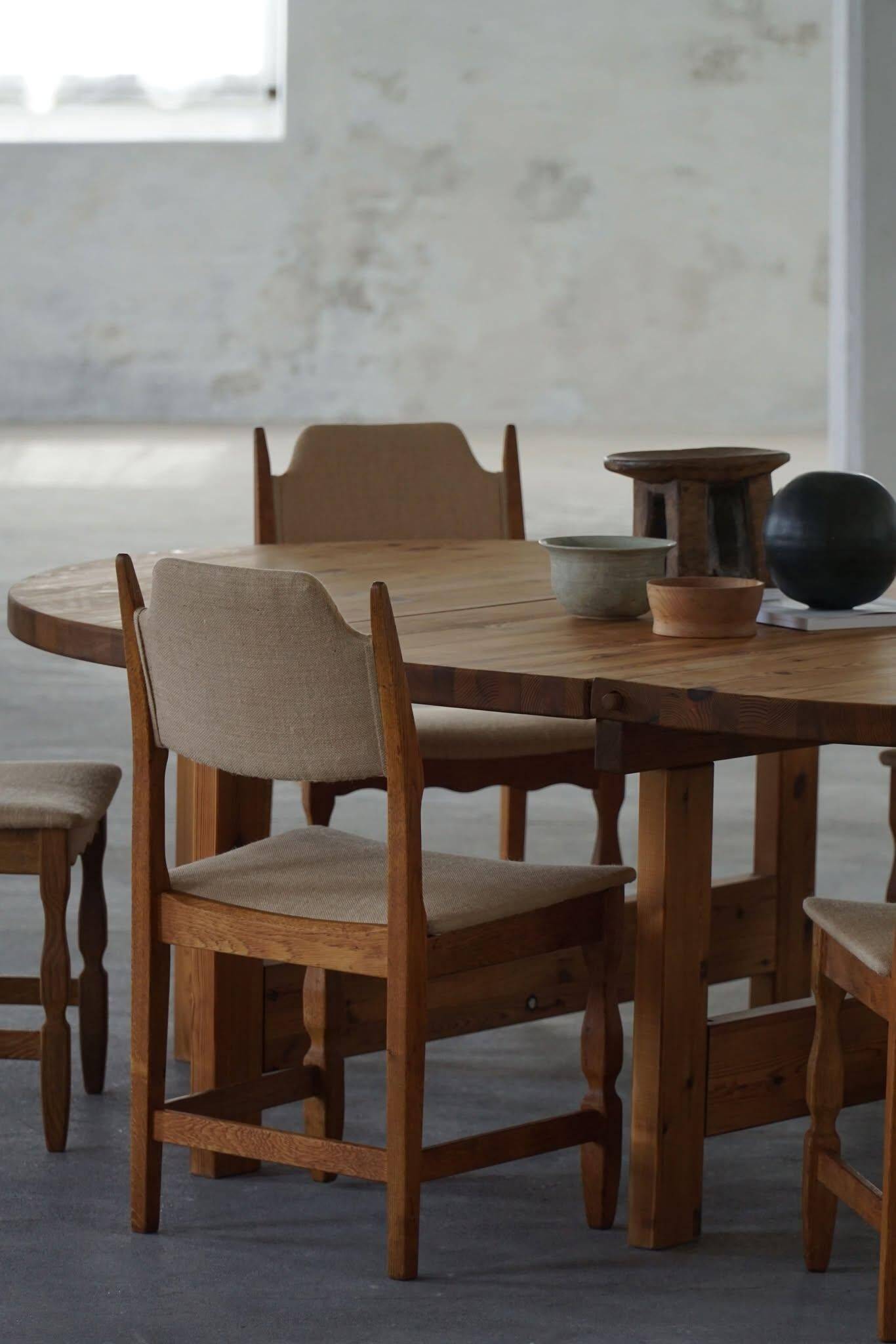 Large Danish mid-century modern dining table in pine, Tage Poulsen, 1970s.