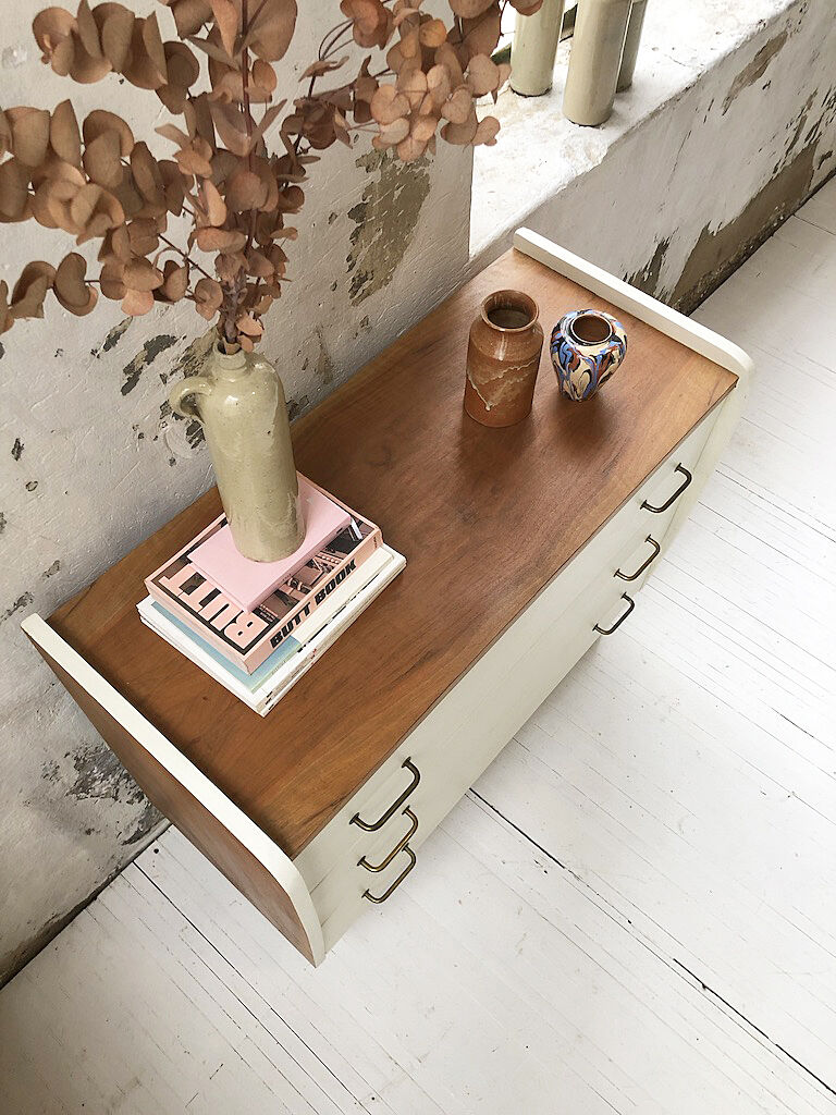 White vintage chest of drawers