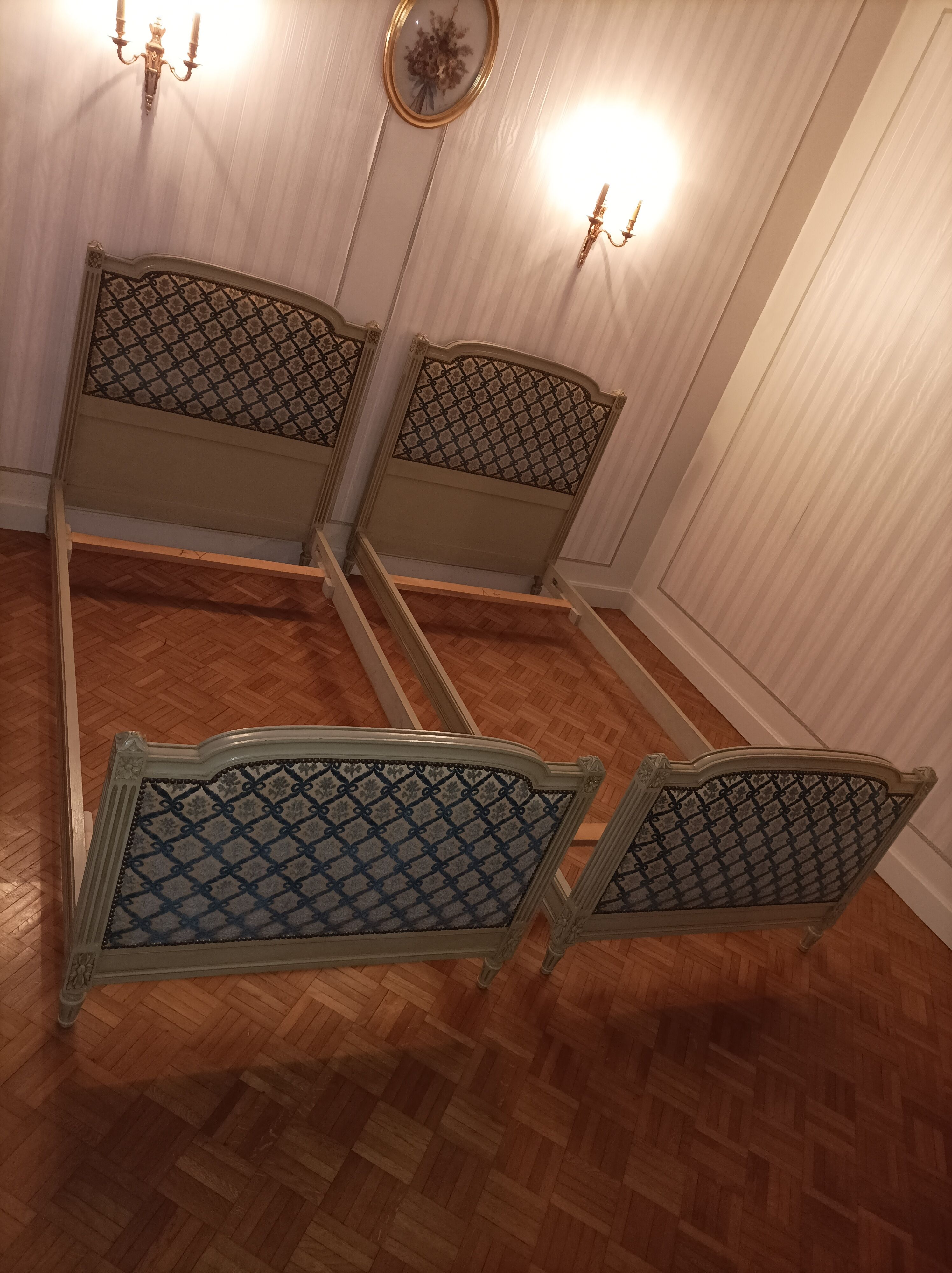 Louis XVI beds