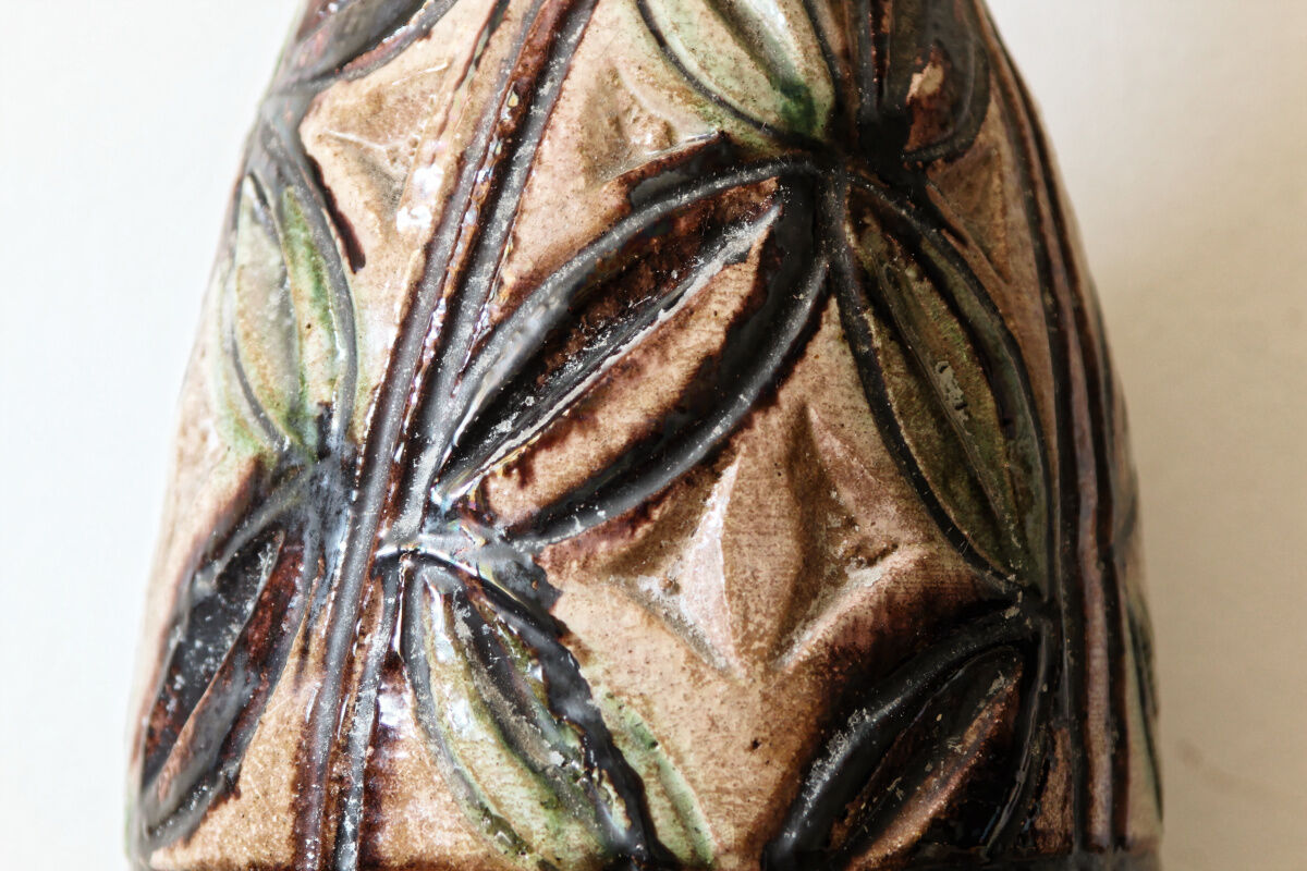 Gourd vase in high relief