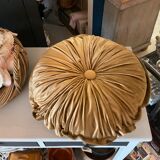 Round cushion in bronze velvet