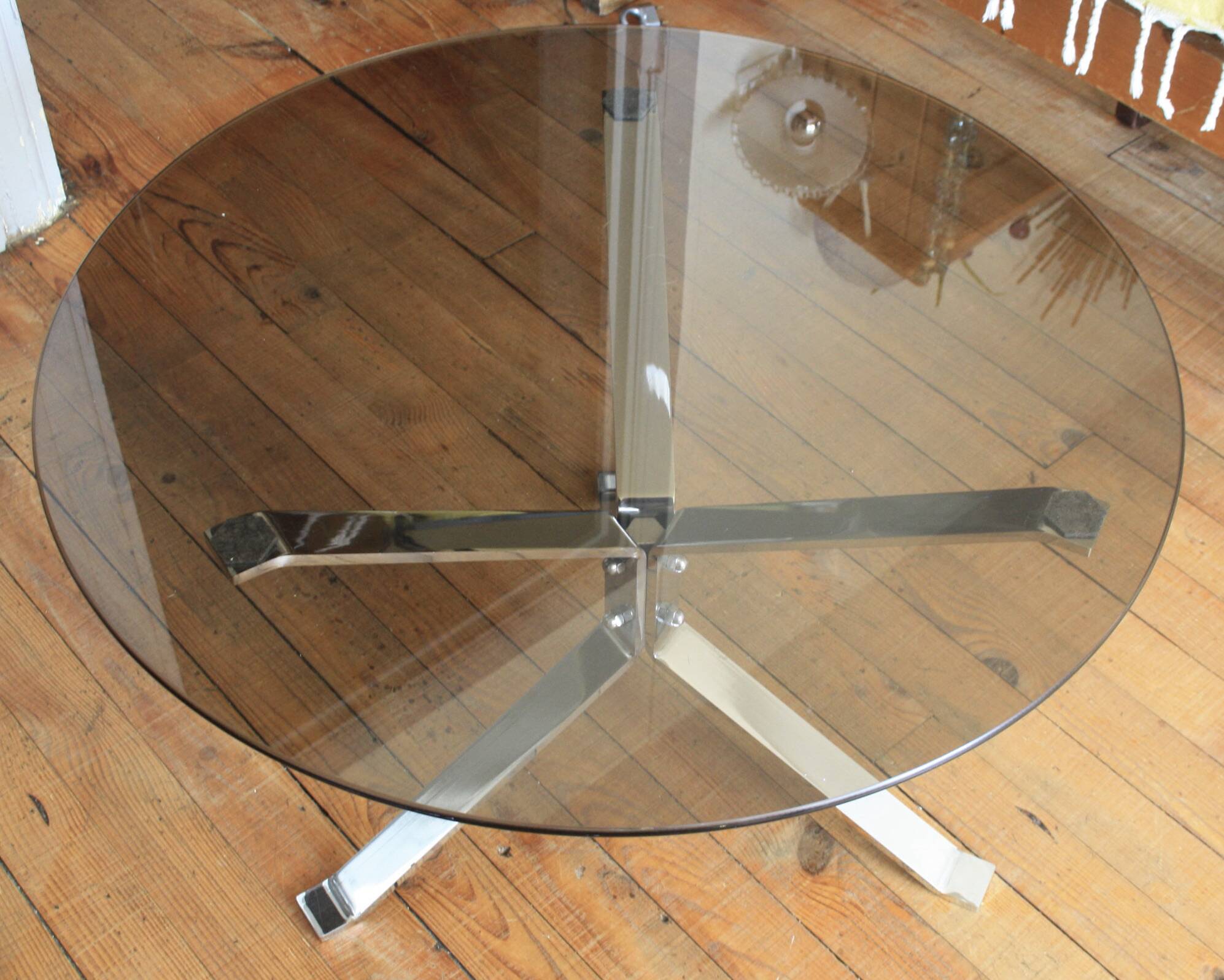 Round coffee table in smoked glass and chrome