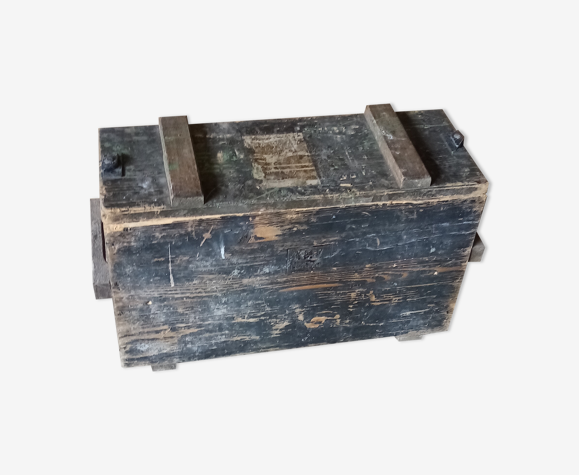 Caisse de munitions militaire