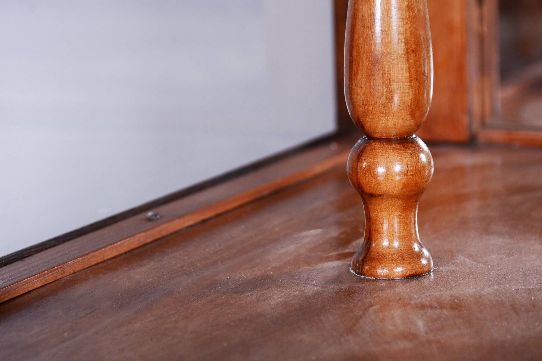 Biedermeier Display Cabinet in Walnut, 1830s