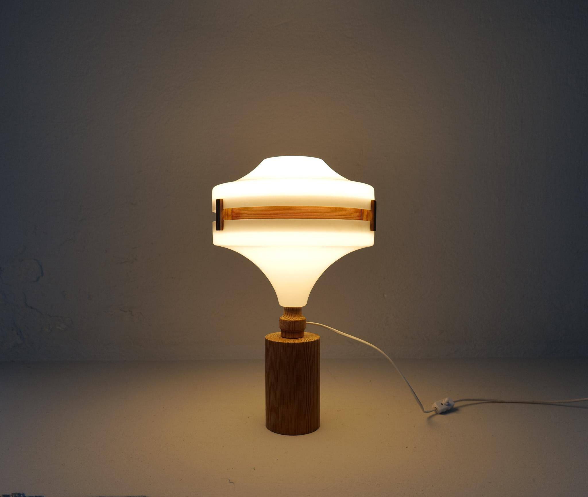 Mid-century modern table lamp in pine and acrylic, Sweden, 1970s