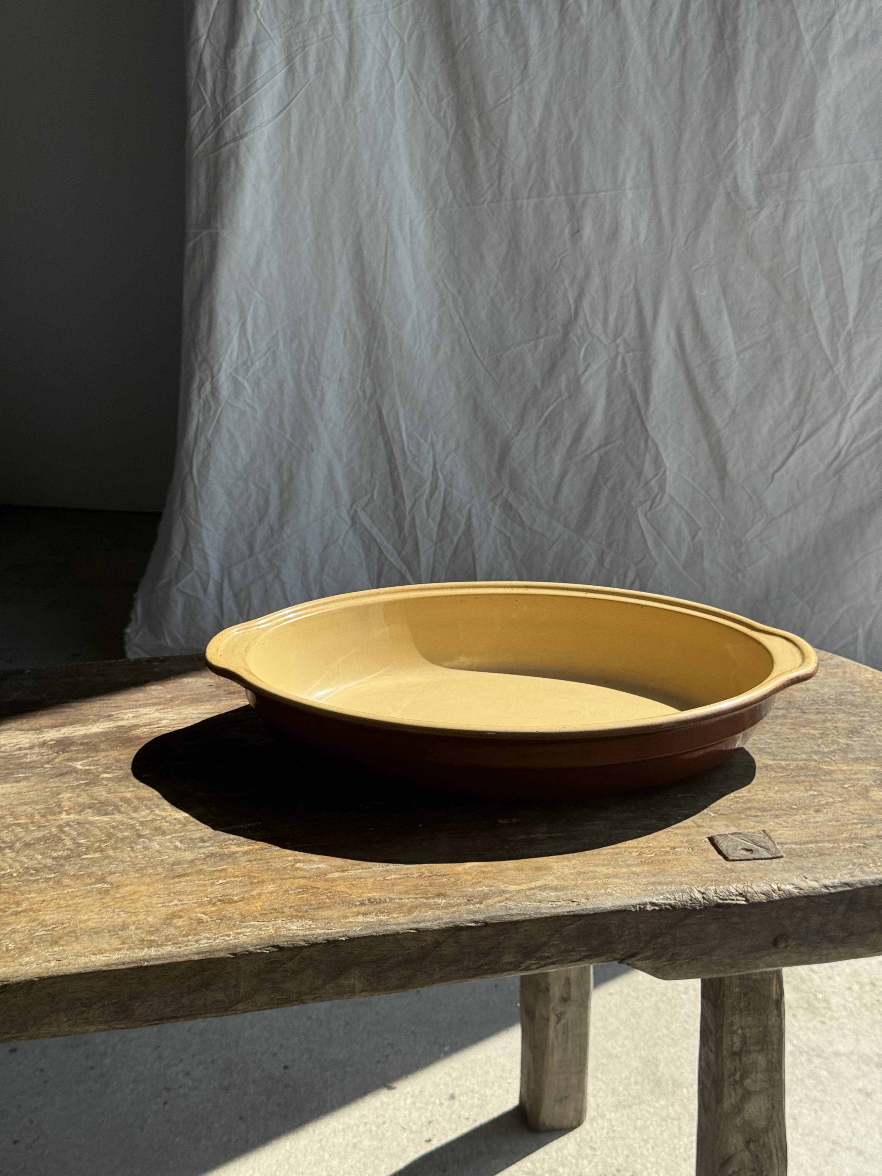 Huge oval oven dish with handle