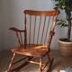 Rocking-chair vintage en bois tourné