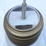 Glass suspension forming a bulb.